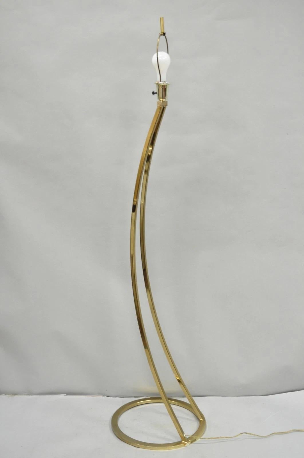 Lámpara de pie escultórica de metal chapado en latón vintage de mediados del siglo XX by Clover Moderno de mediados de siglo en venta