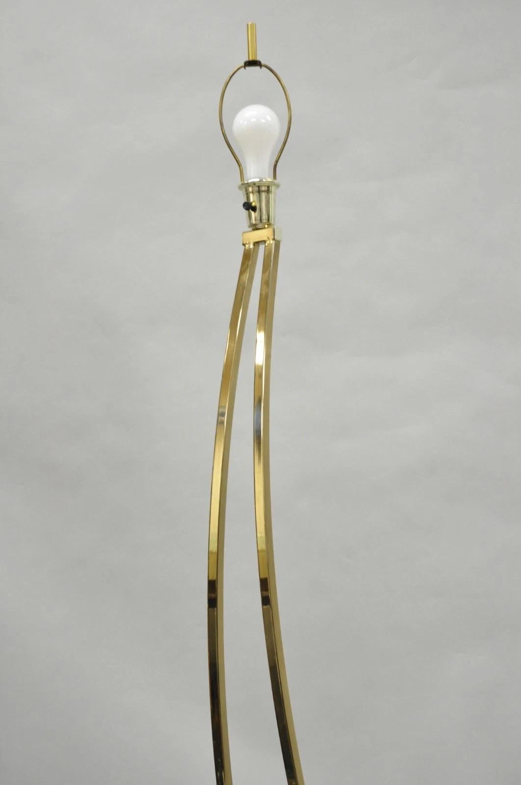 Lámpara de pie escultórica de metal chapado en latón vintage de mediados del siglo XX by Clover Desconocido en venta