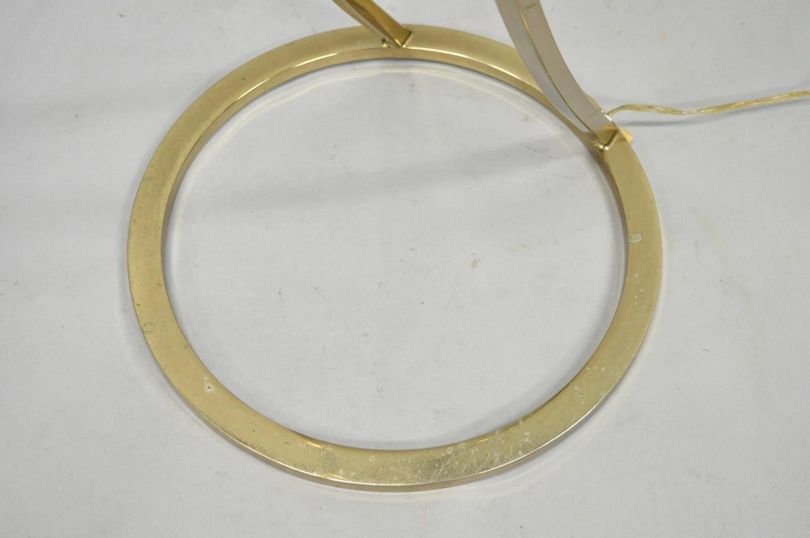 Lámpara de pie escultórica de metal chapado en latón vintage de mediados del siglo XX by Clover en venta 1