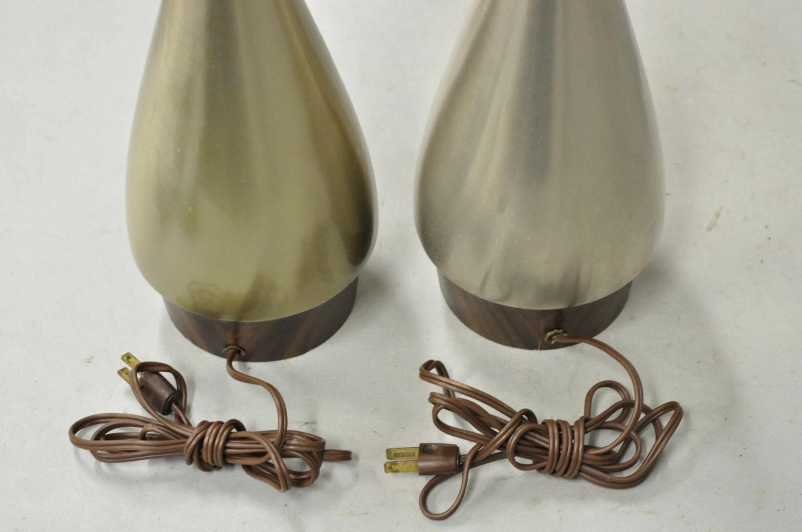 Lampes de table en métal brossé vintage et moderne du milieu du siècle par Laurel - Paire en vente 3
