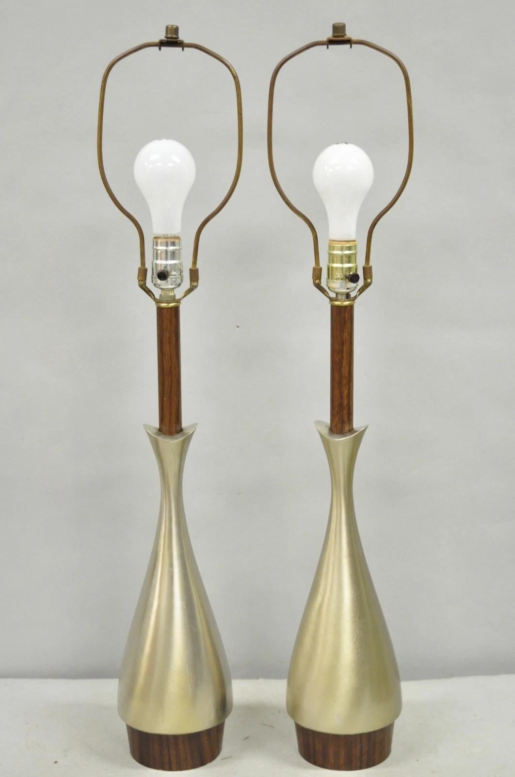Lampes de table en métal brossé vintage et moderne du milieu du siècle par Laurel - Paire en vente 5