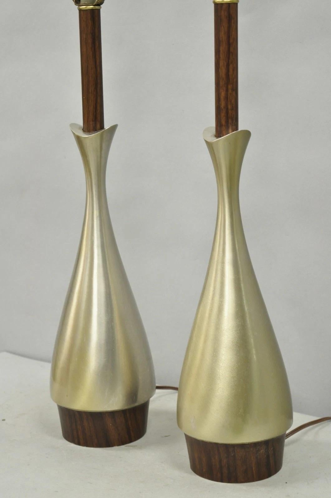 Lampes de table en métal brossé vintage et moderne du milieu du siècle par Laurel - Paire Bon état - En vente à Philadelphia, PA