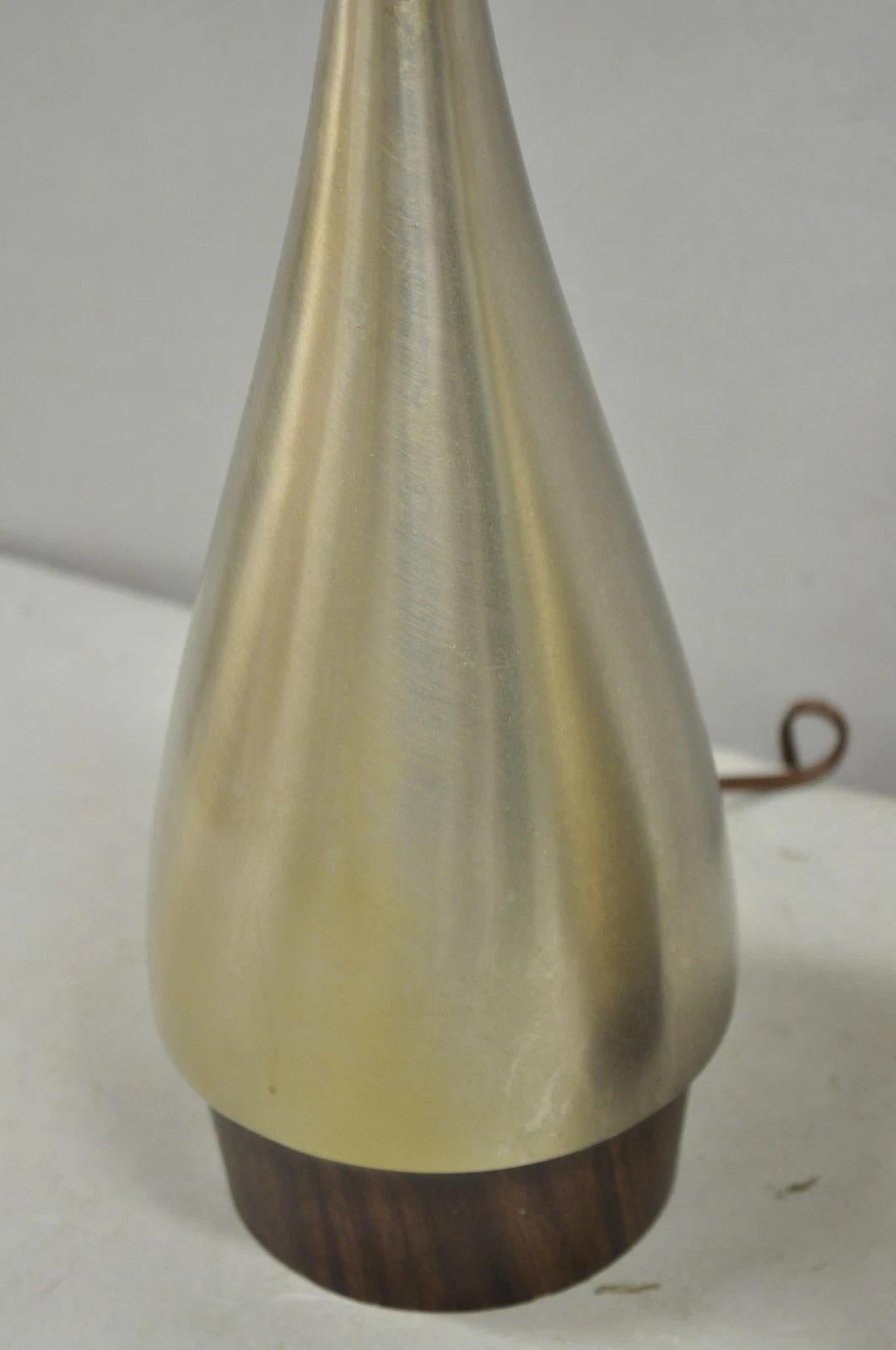20ième siècle Lampes de table en métal brossé vintage et moderne du milieu du siècle par Laurel - Paire en vente