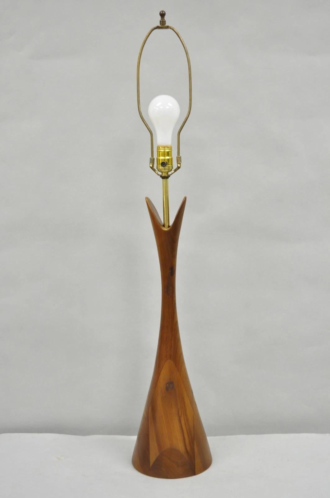 Vintage Mid Century Modern Sculptural Walnut Table Lamp by Modernera Mfg Co For Sale 6