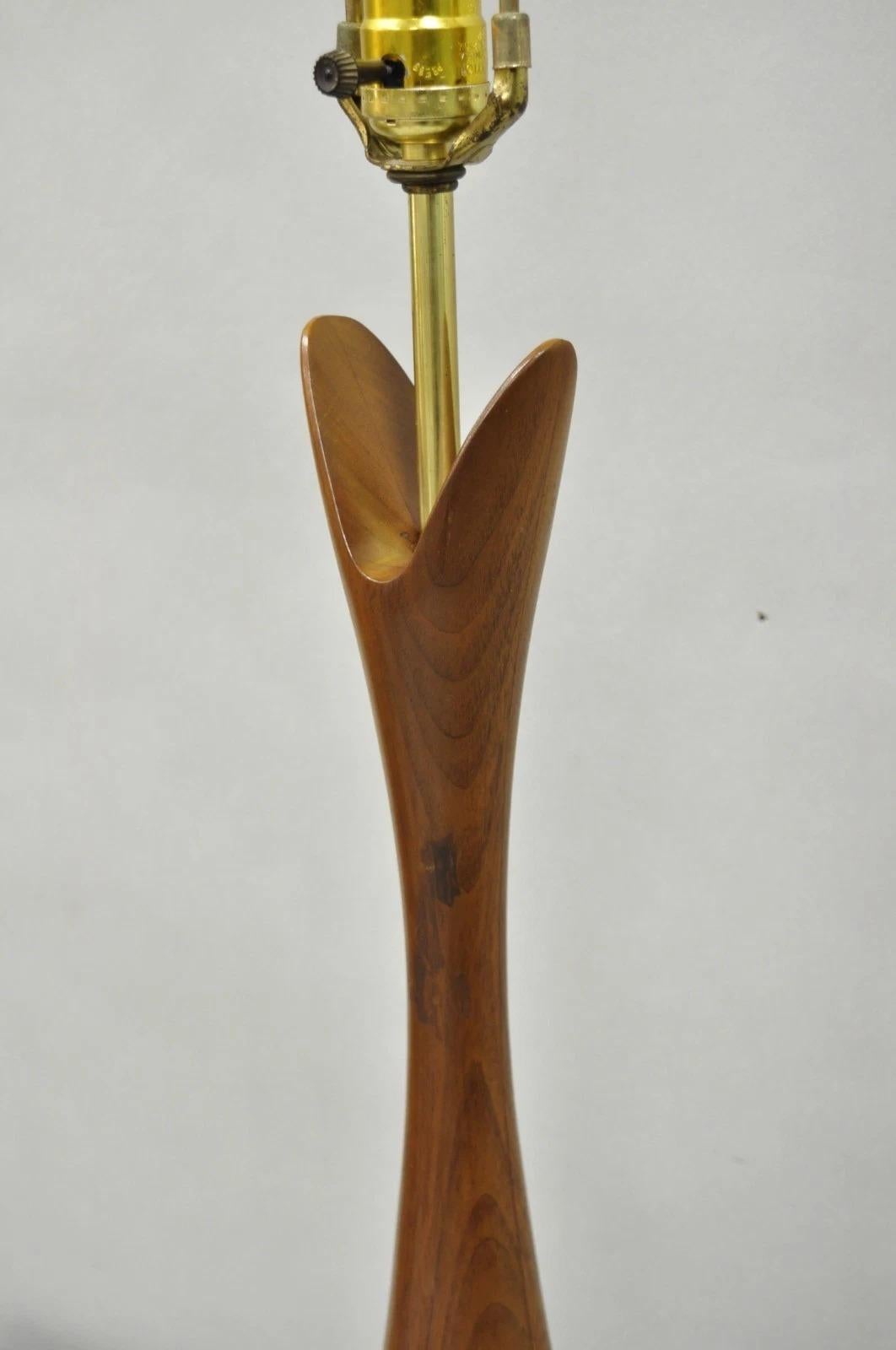 20th Century Vintage Mid Century Modern Sculptural Walnut Table Lamp by Modernera Mfg Co For Sale