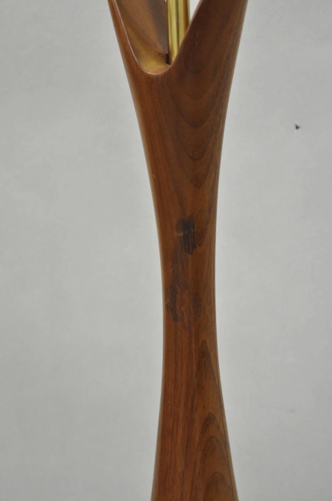 Vintage Mid Century Modern Sculptural Walnut Table Lamp by Modernera Mfg Co For Sale 1
