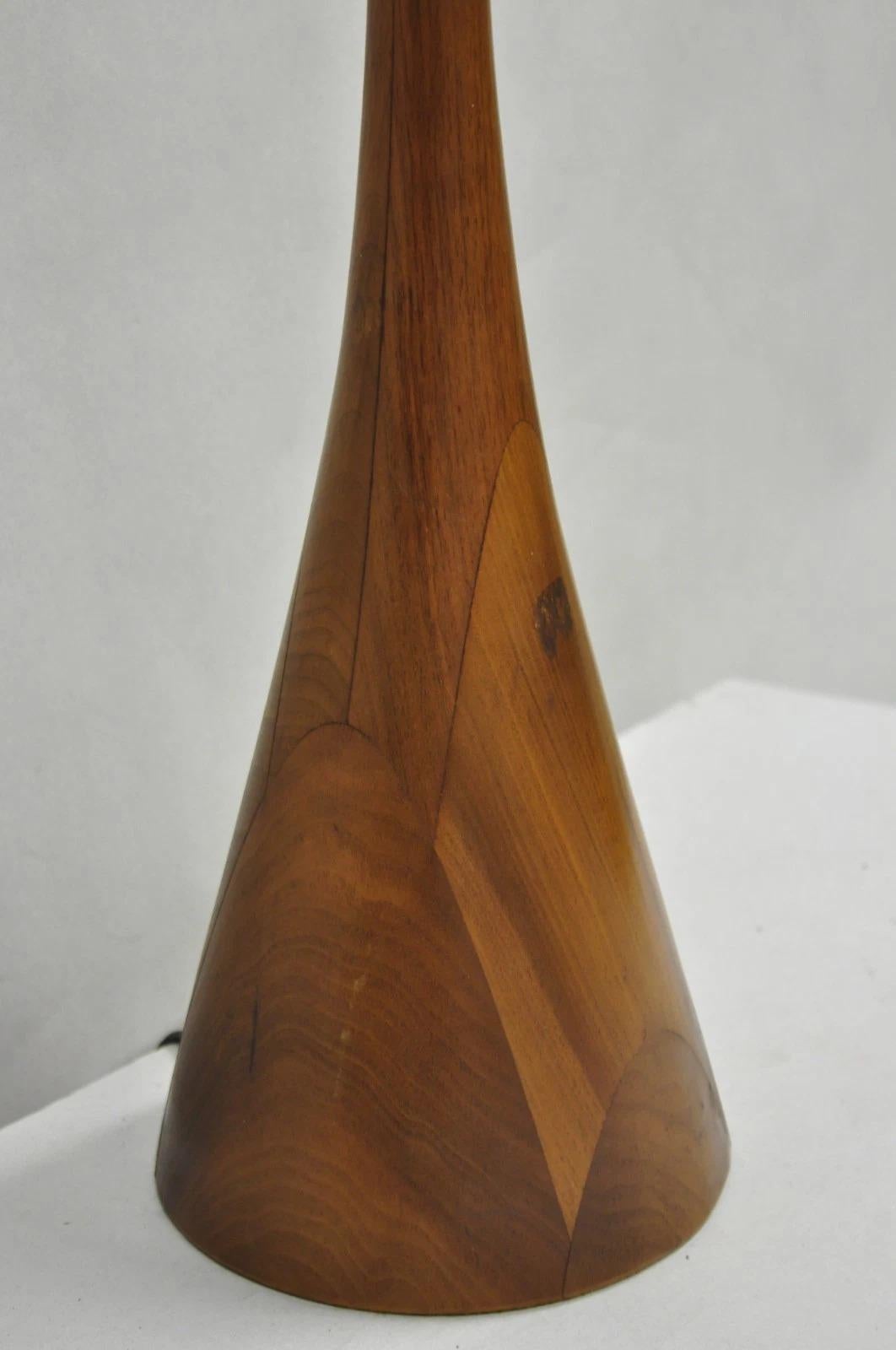 Vintage Mid Century Modern Sculptural Walnut Table Lamp by Modernera Mfg Co For Sale 2
