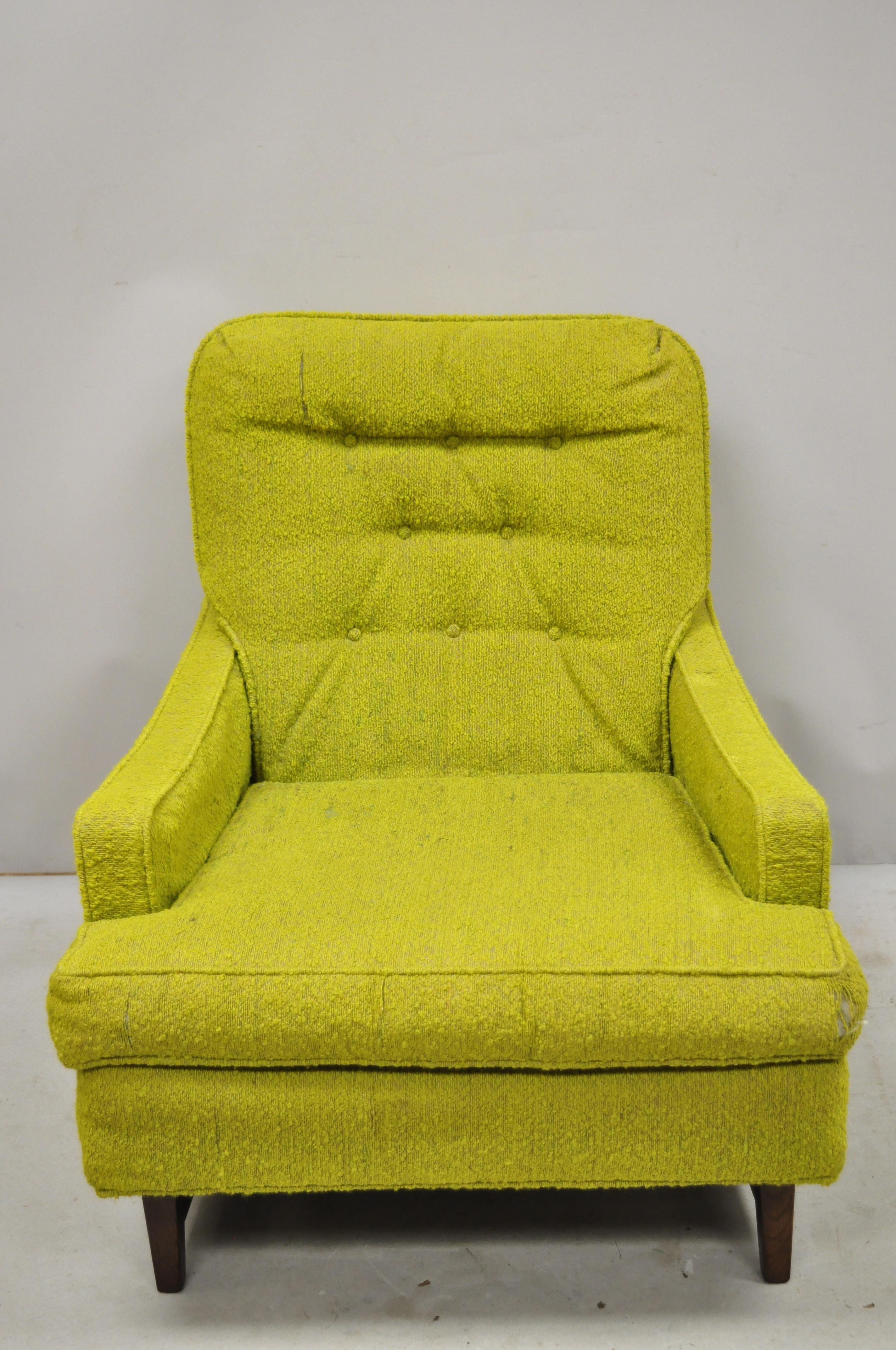 Vintage Mid-Century Modern Selig Monroe upholstered club lounge chair. Item features solid wood frame, original label, clean modernist lines, sleek sculptural form, circa mid-20th century. Measurements: 34