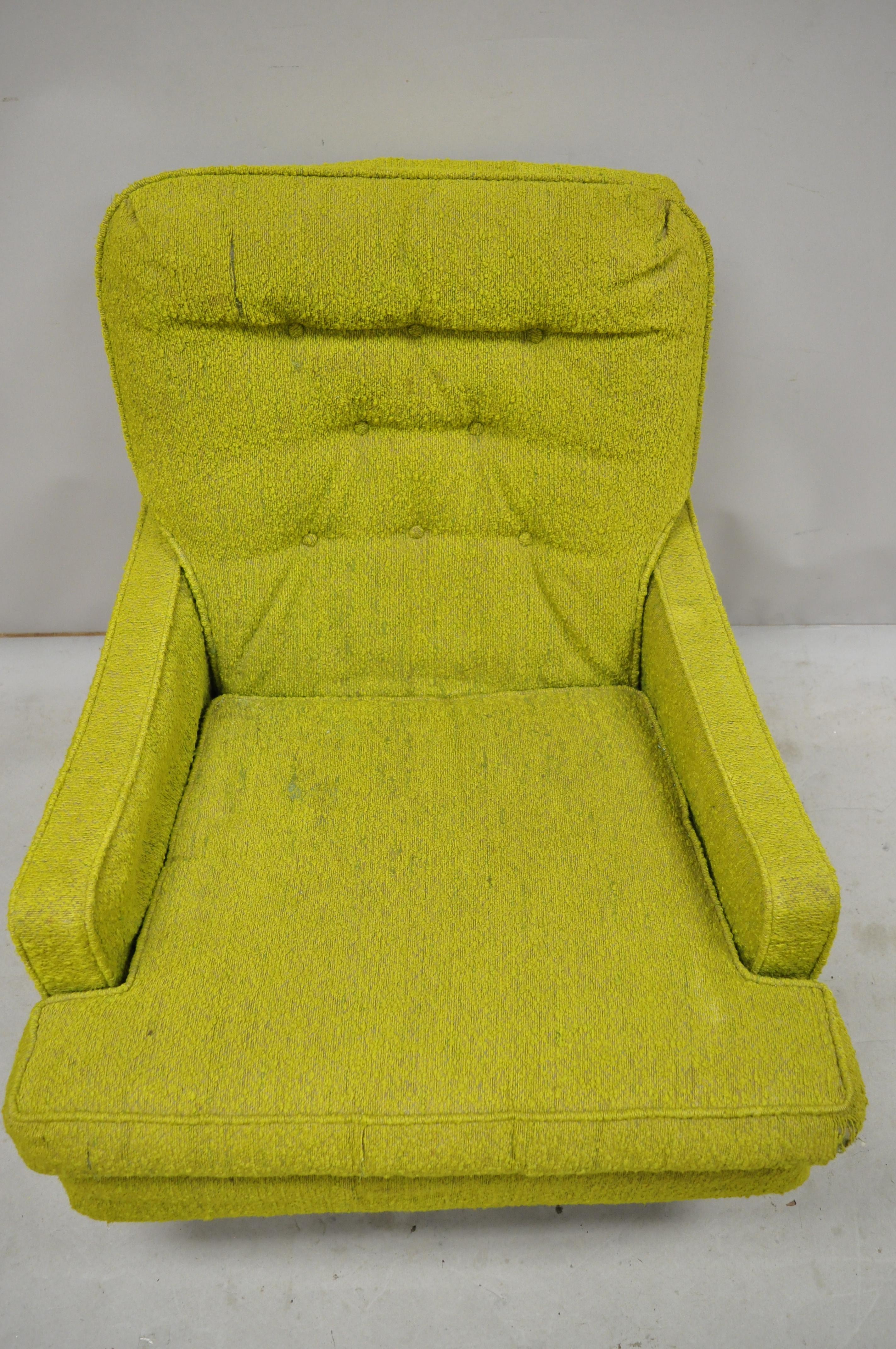 20ième siècle Vintage Mid-Century Modern Selig Monroe Upholstered Club Lounge Chair