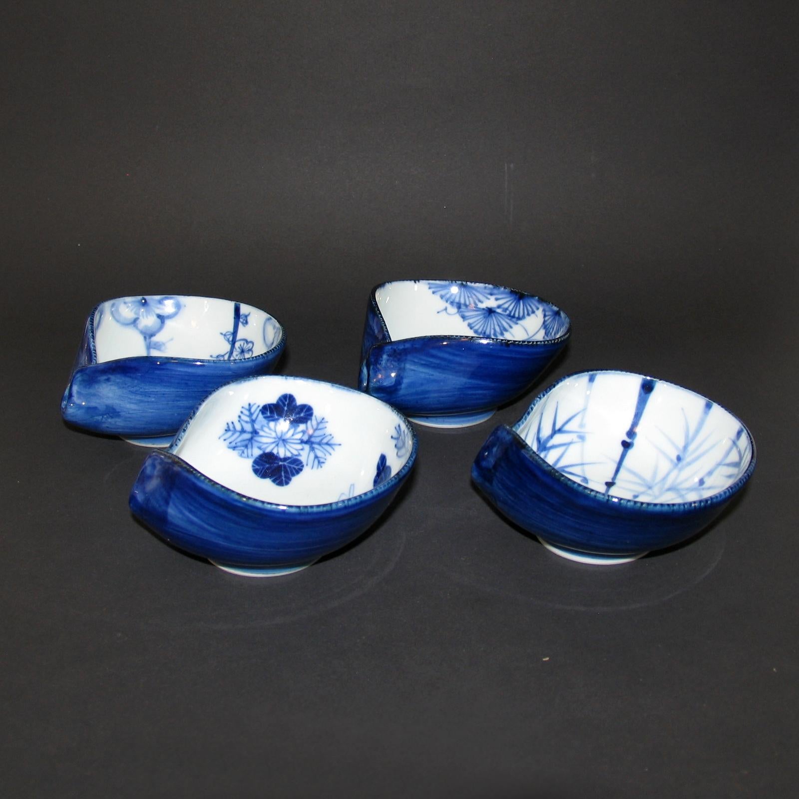 Vintage Mid-Century Modern Set of Four Japanese Porcelain Bowls Blue Hue In Excellent Condition In Bochum, NRW