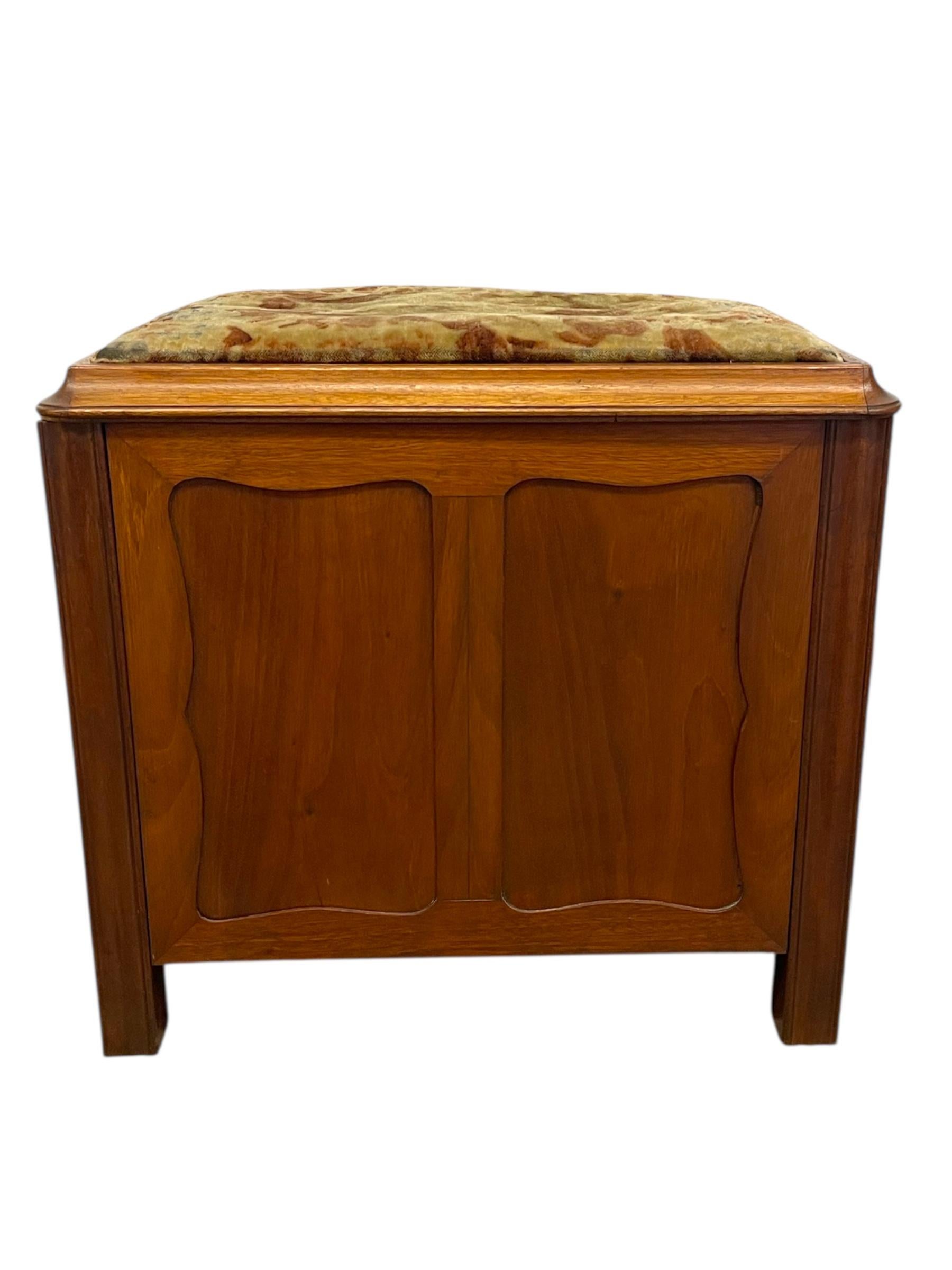Vintage Mid-Century Modern Sewing oder Schmuck Kabinett mit gepolsterten Sitz. im Zustand „Gut“ im Angebot in Seattle, WA