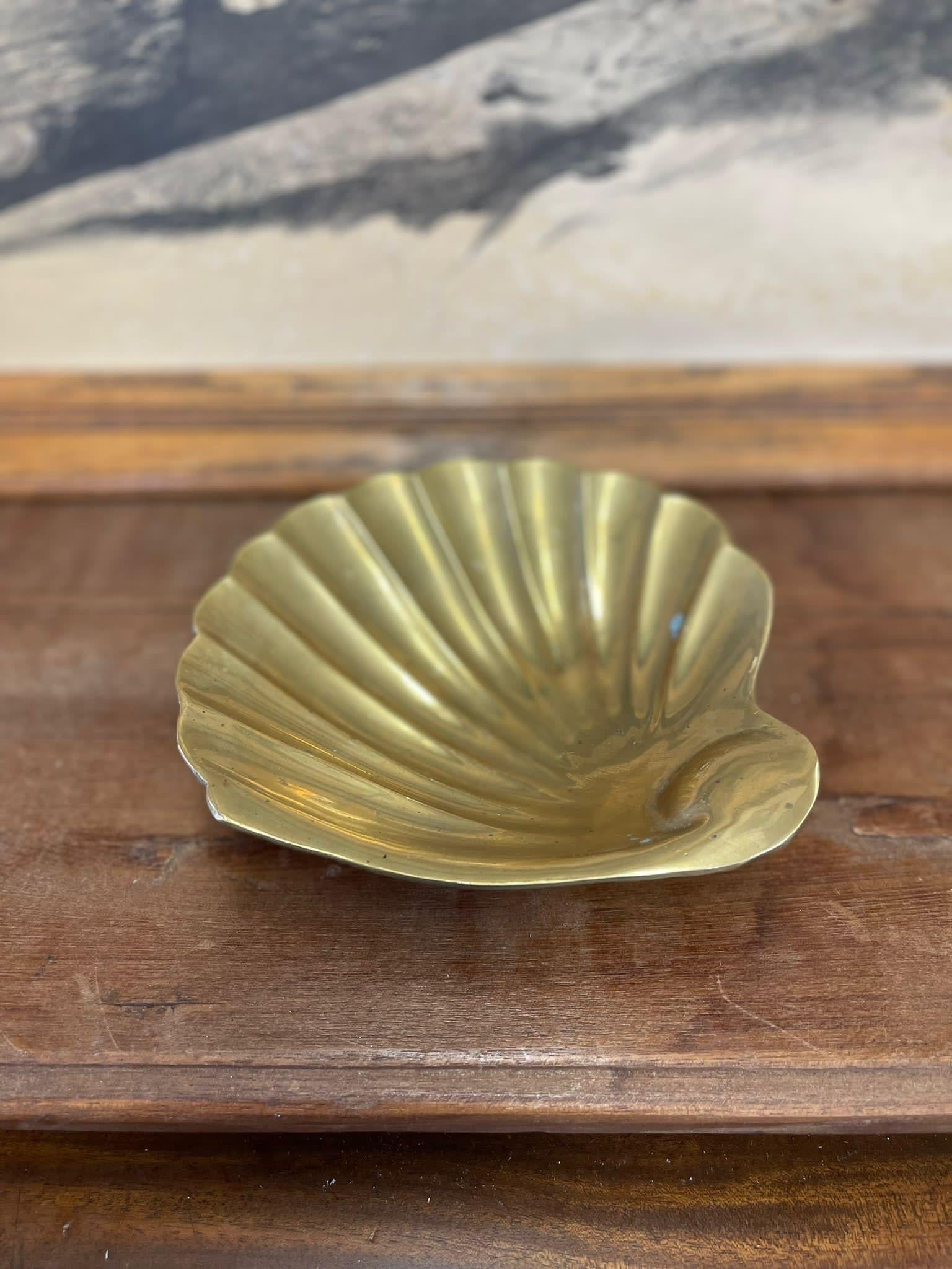 Brass Toned Catch-All Tray. Slight Petina on the Top and bottom . Vintage Condition Consistent with Age as Pictured.

Dimensions. 8 W ; 7 D ; 2 H