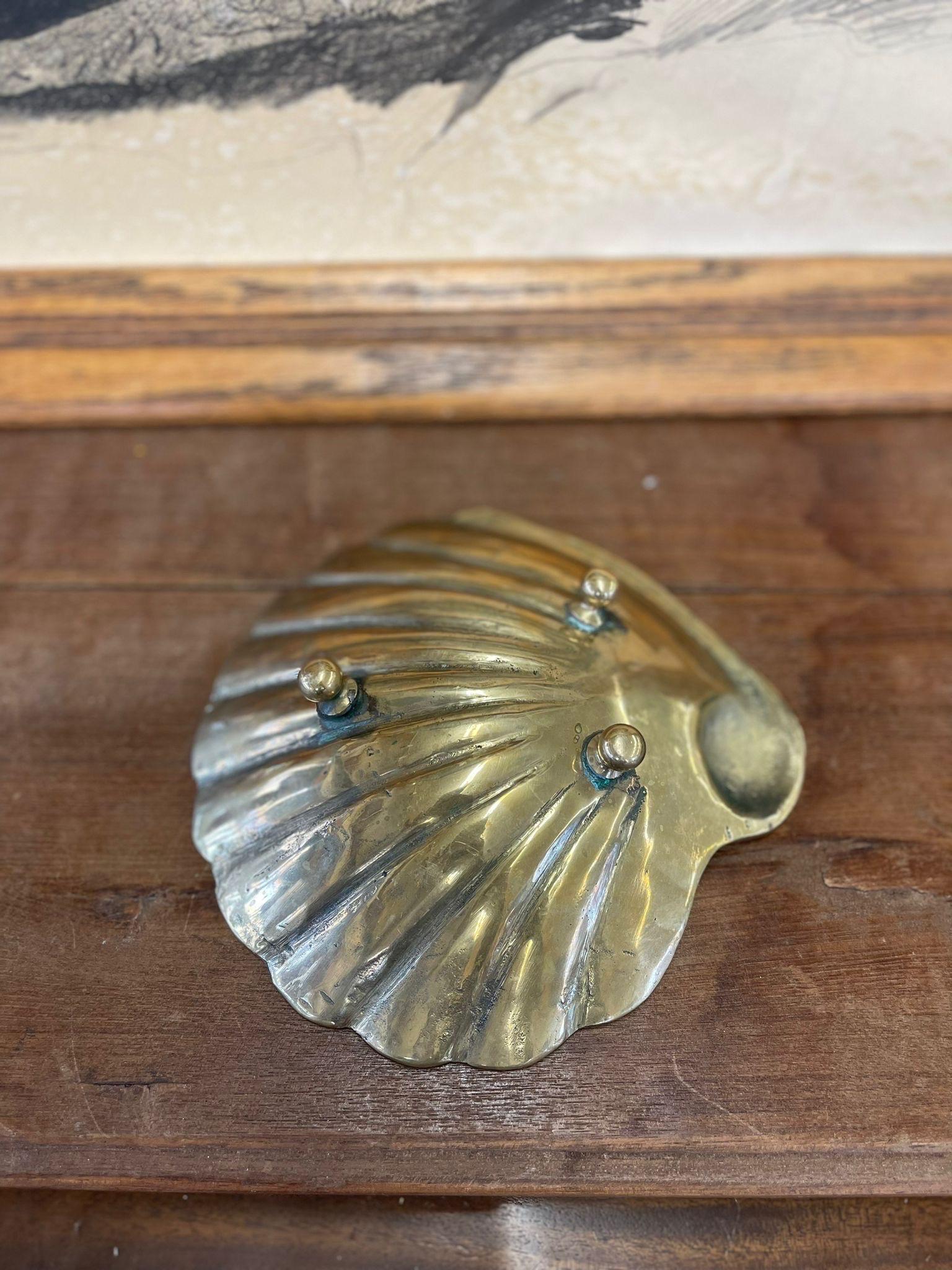 Vintage Mid Century Modern Shell Brass Tone Tray In Good Condition For Sale In Seattle, WA