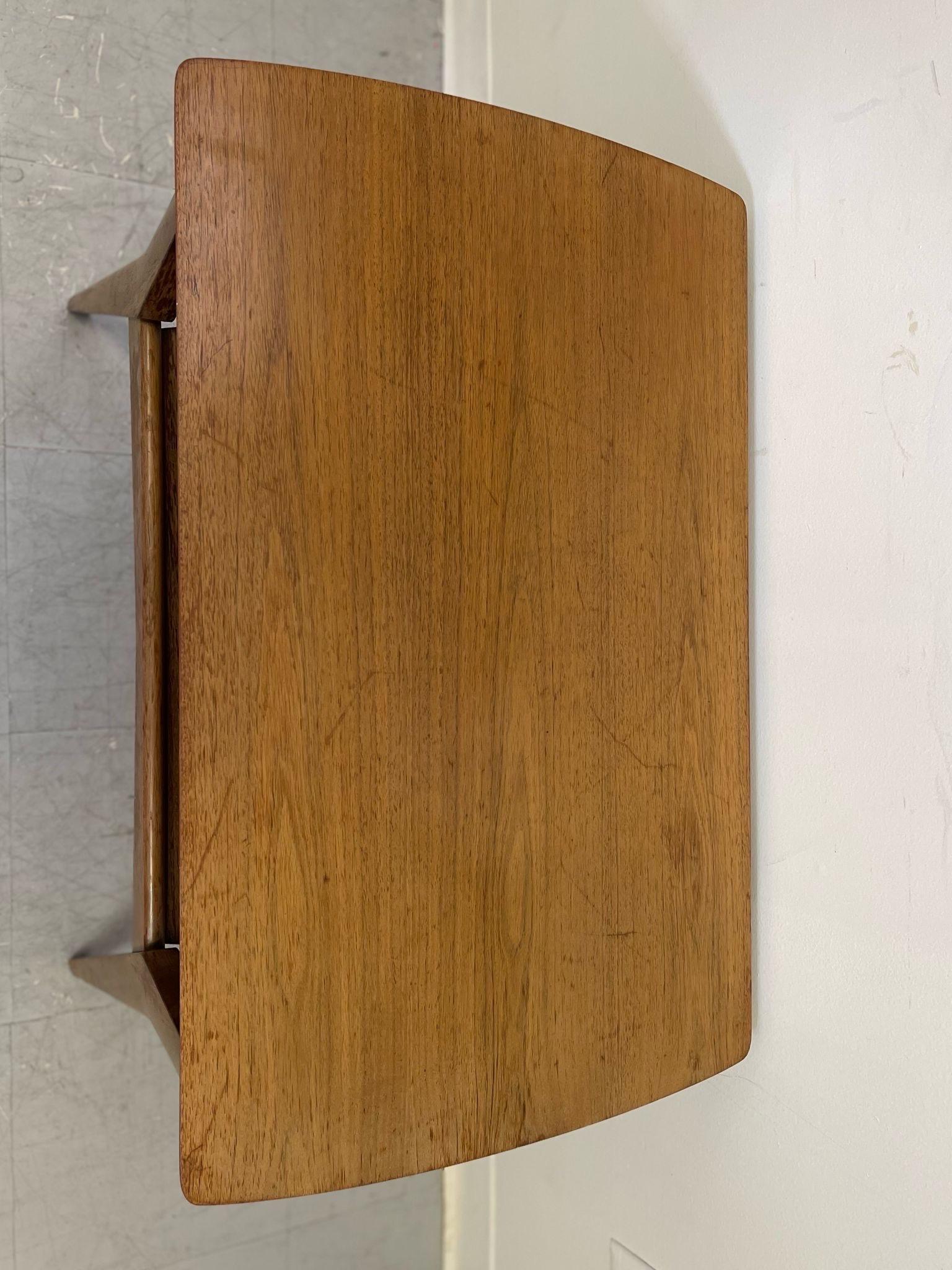Vintage Mid Century Modern Single Drawer End Table by Mersman. For Sale 4