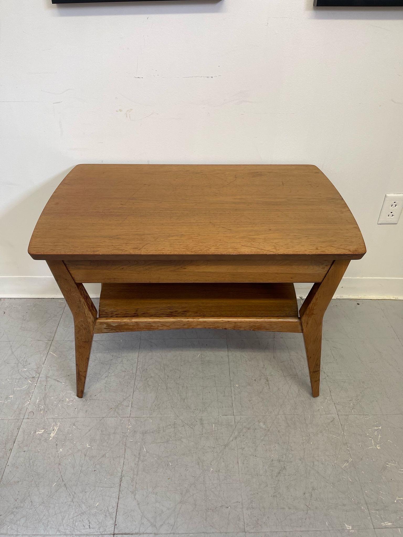 Vintage Mid Century Modern Single Drawer End Table by Mersman. For Sale 3