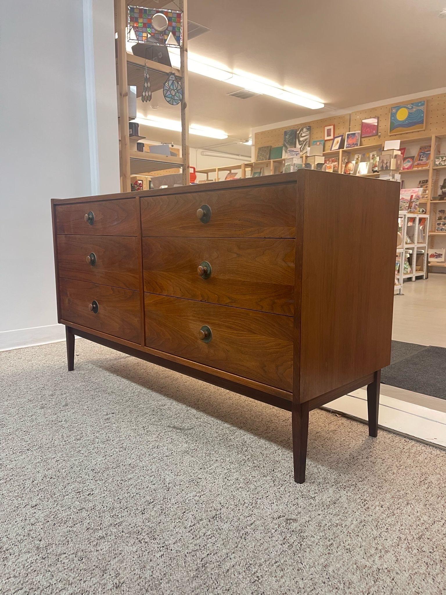 Late 20th Century Vintage Mid Century Modern Six Drawer Dresser Dovetail Drawers. For Sale