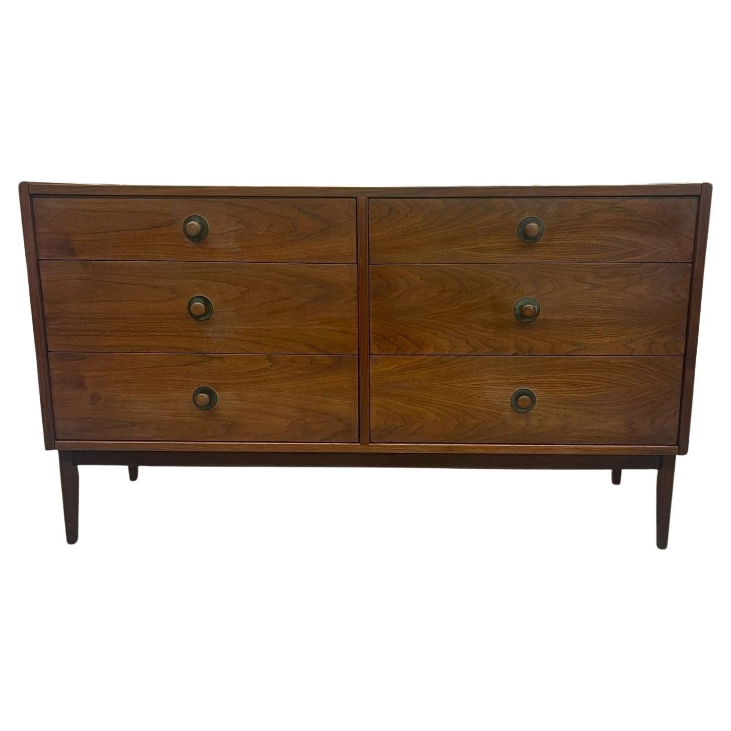 Vintage Mid Century Modern Six Drawer Dresser Dovetail Drawers.