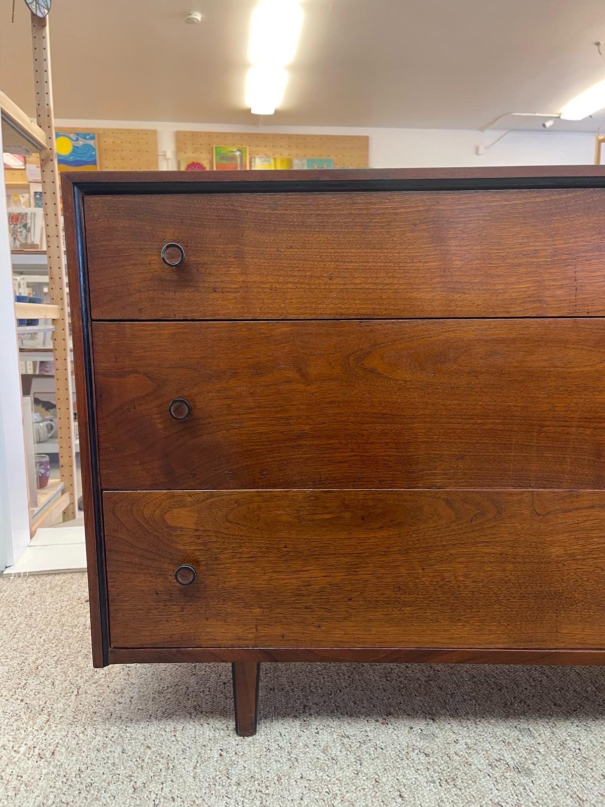 Wood Vintage Mid Century Modern Six Drawer Lowboy Dresser. For Sale