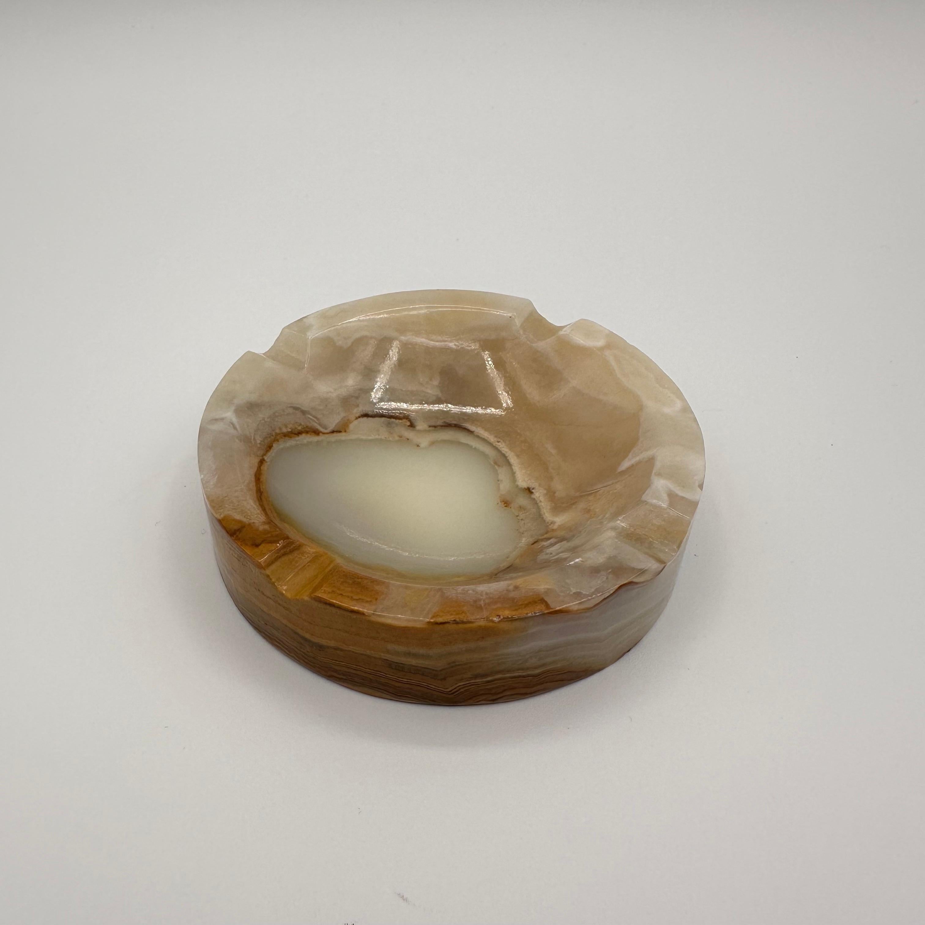 Vintage Mid Century Modern Small Round Onyx Stone Ashtray  In Good Condition For Sale In Amityville, NY