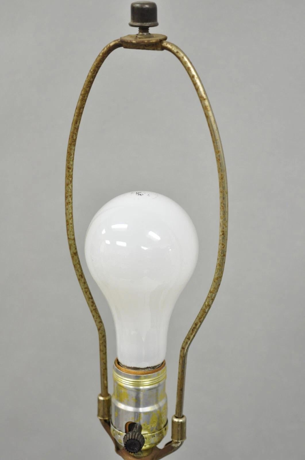 Vintage Mid Century Modern Smoked Lucite X-Base Chrome Tischlampen - ein Paar im Angebot 3