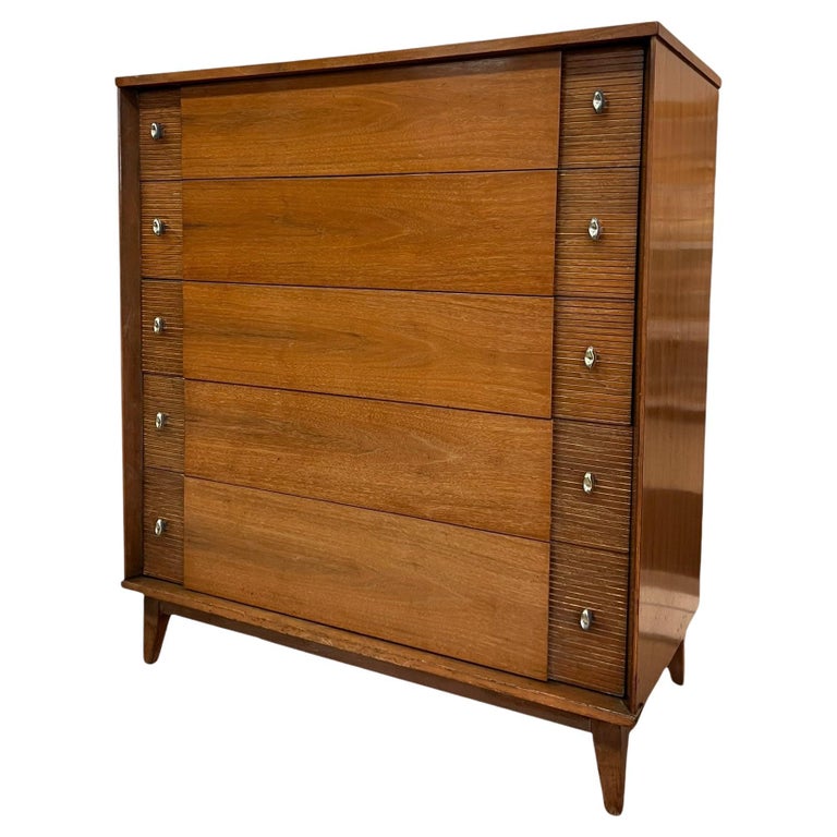 Vintage Mid Century Modern Solid 5- Drawer Dresser Dovetailed Drawers For Sale at 1stDibs Vintage Mid Century Modern Solid 5- Drawer Dresser Dovetailed Drawers For Sale at 1stDibs