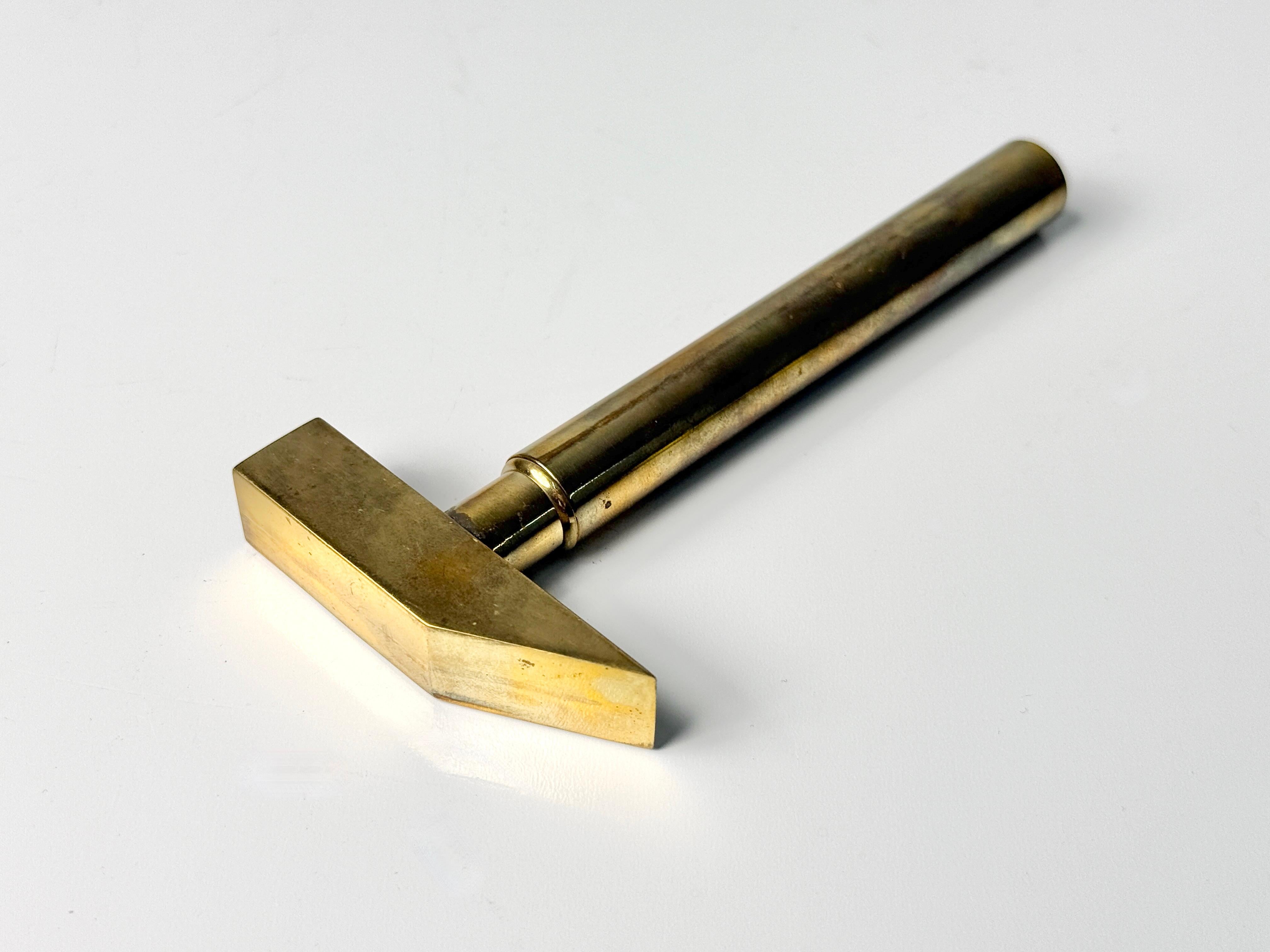 Mid-Century moderno Vintage By Modern Hammer, cavatappi a martello in ottone massiccio, Italia anni '70 in vendita