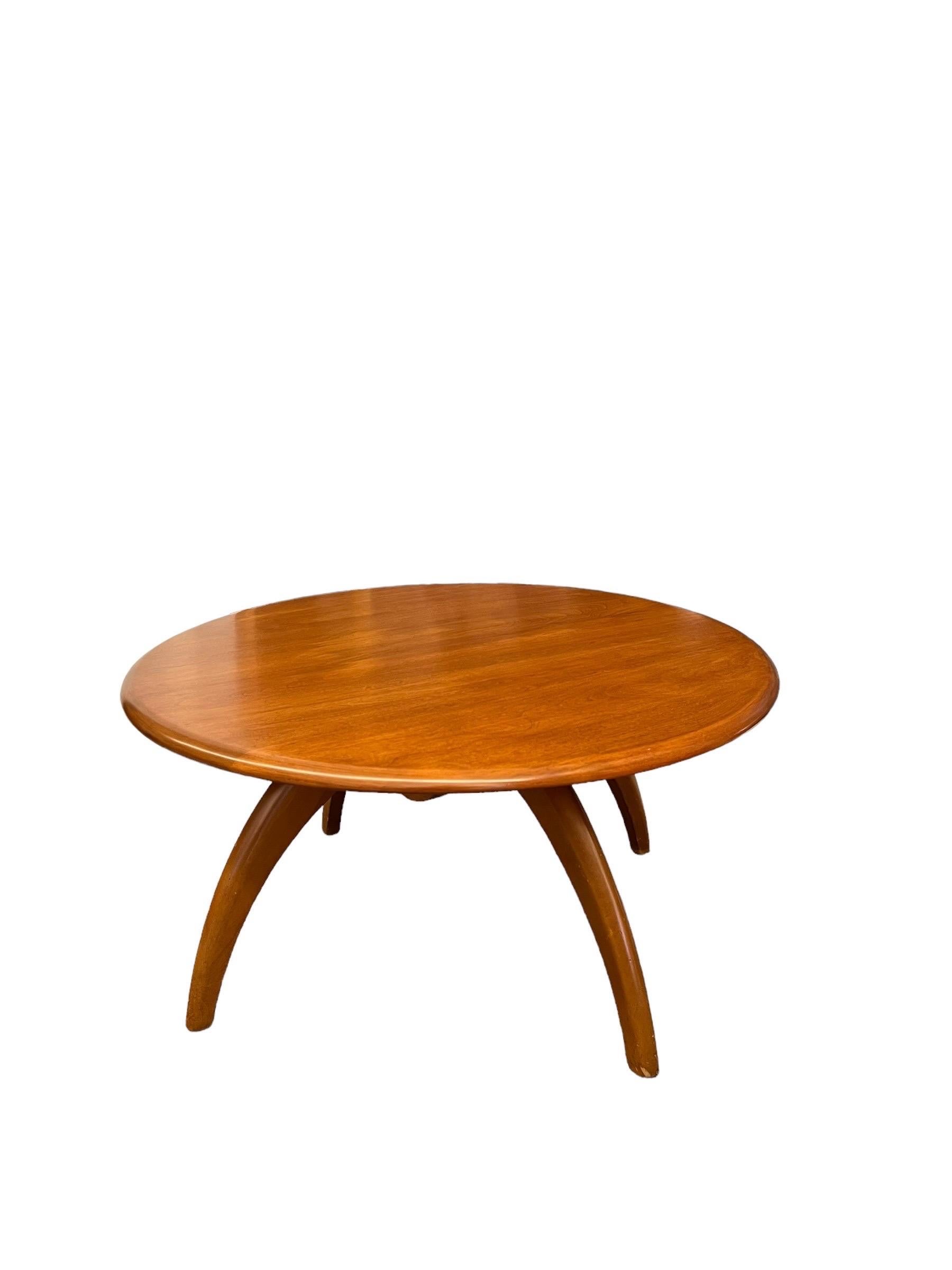 Fin du 20e siècle Table basse moderne du milieu du siècle dernier en bois d'érable massif par Heywood Wakefield . en vente
