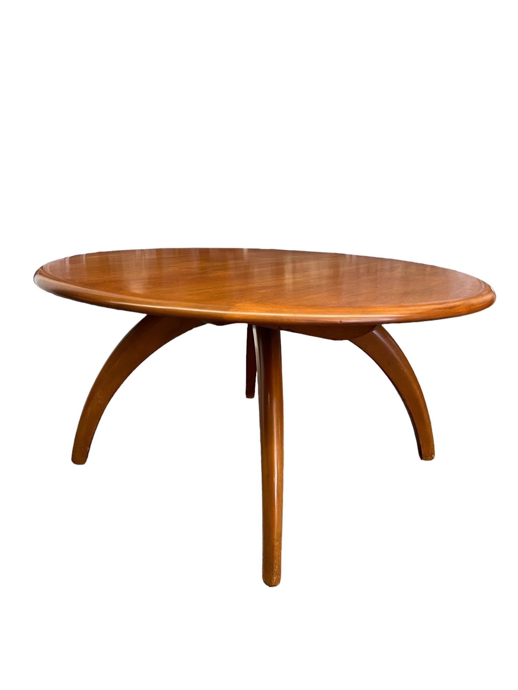 Érable Table basse moderne du milieu du siècle dernier en bois d'érable massif par Heywood Wakefield . en vente