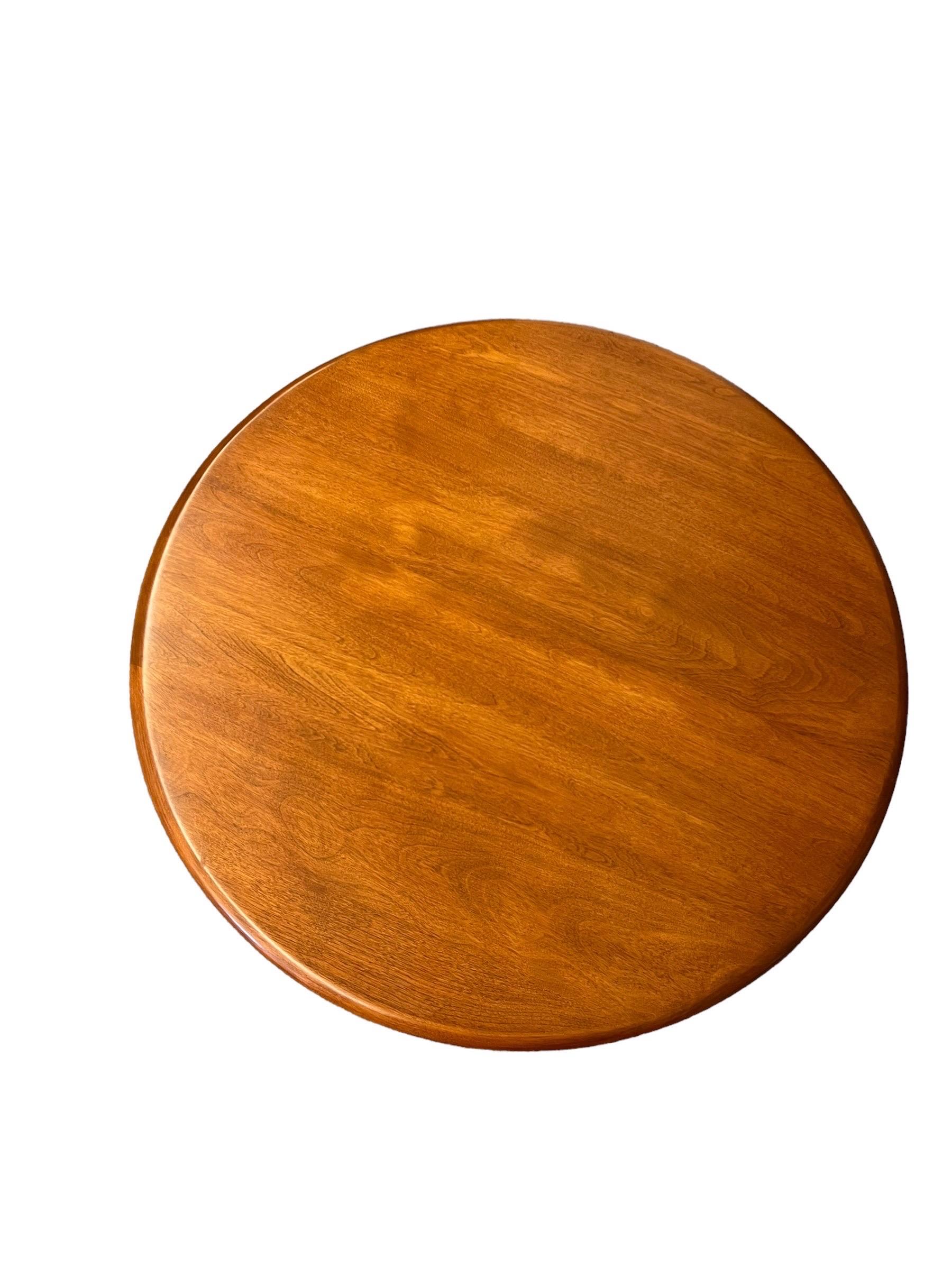 Table basse moderne du milieu du siècle dernier en bois d'érable massif par Heywood Wakefield . en vente 1