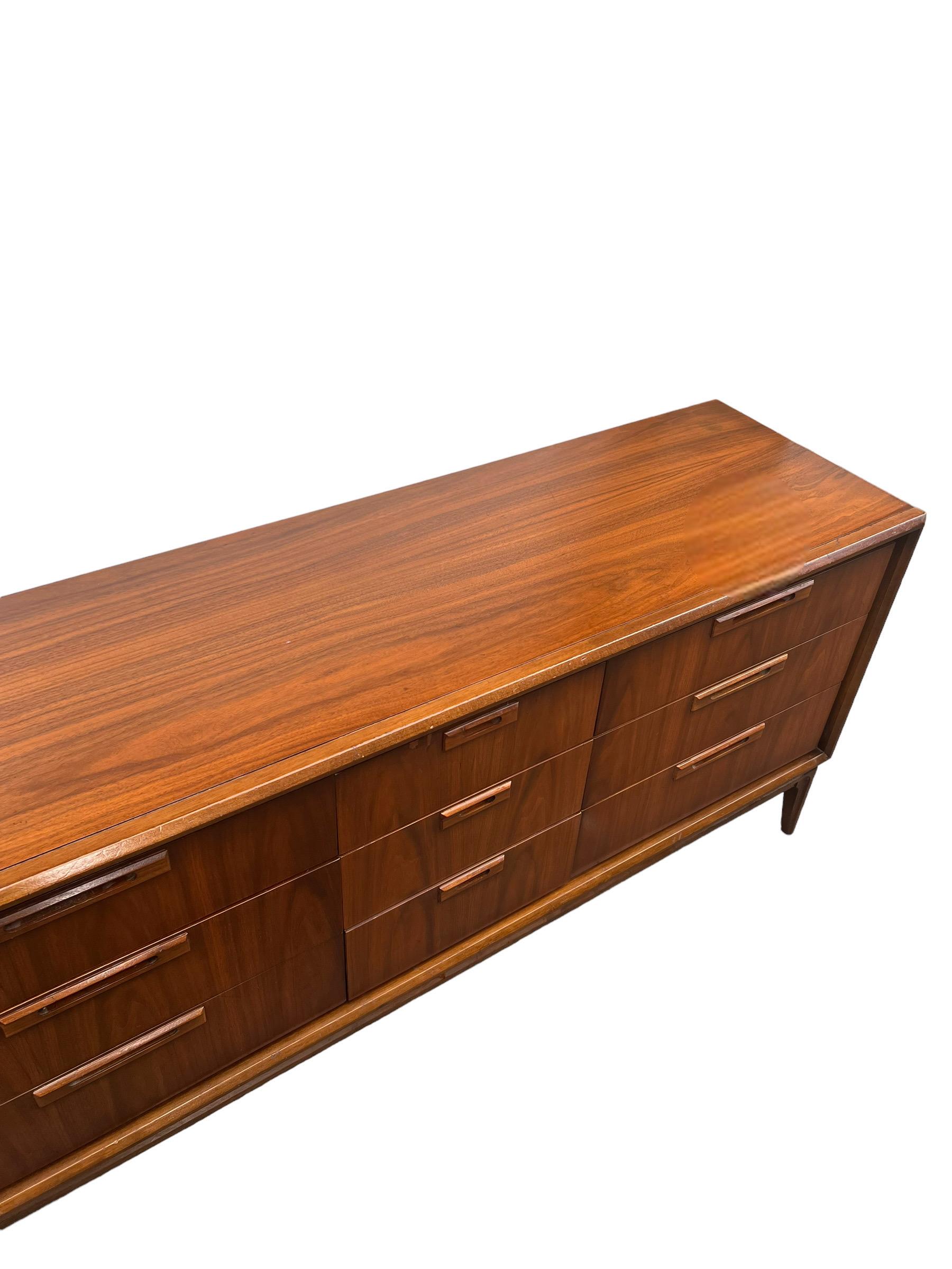 Noyer Vintage Mid Century Modern Solid Walnut 9 Drawer Dresser by Stanley en vente