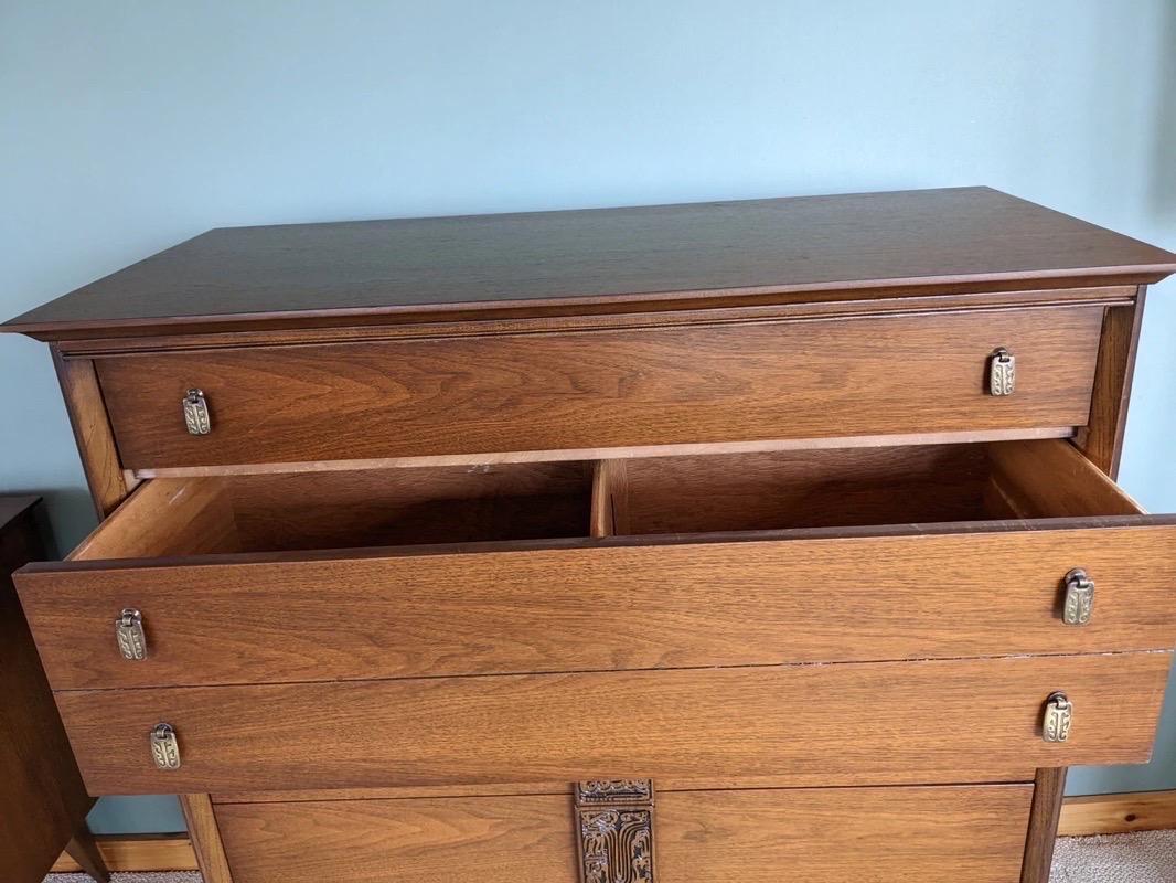 Vintage Mid-Century Modern Solid Walnut Dresser Cabinet Storage Drawers  For Sale 1