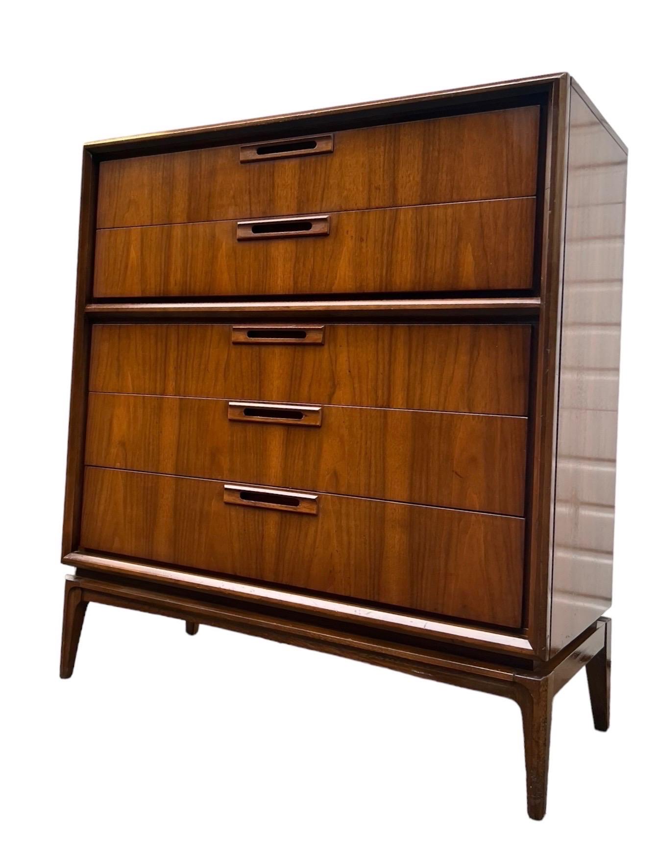 Vintage Mid Century Modern Solid Walnut Dresser Dovetail Drawers by Stanley  In Good Condition For Sale In Seattle, WA
