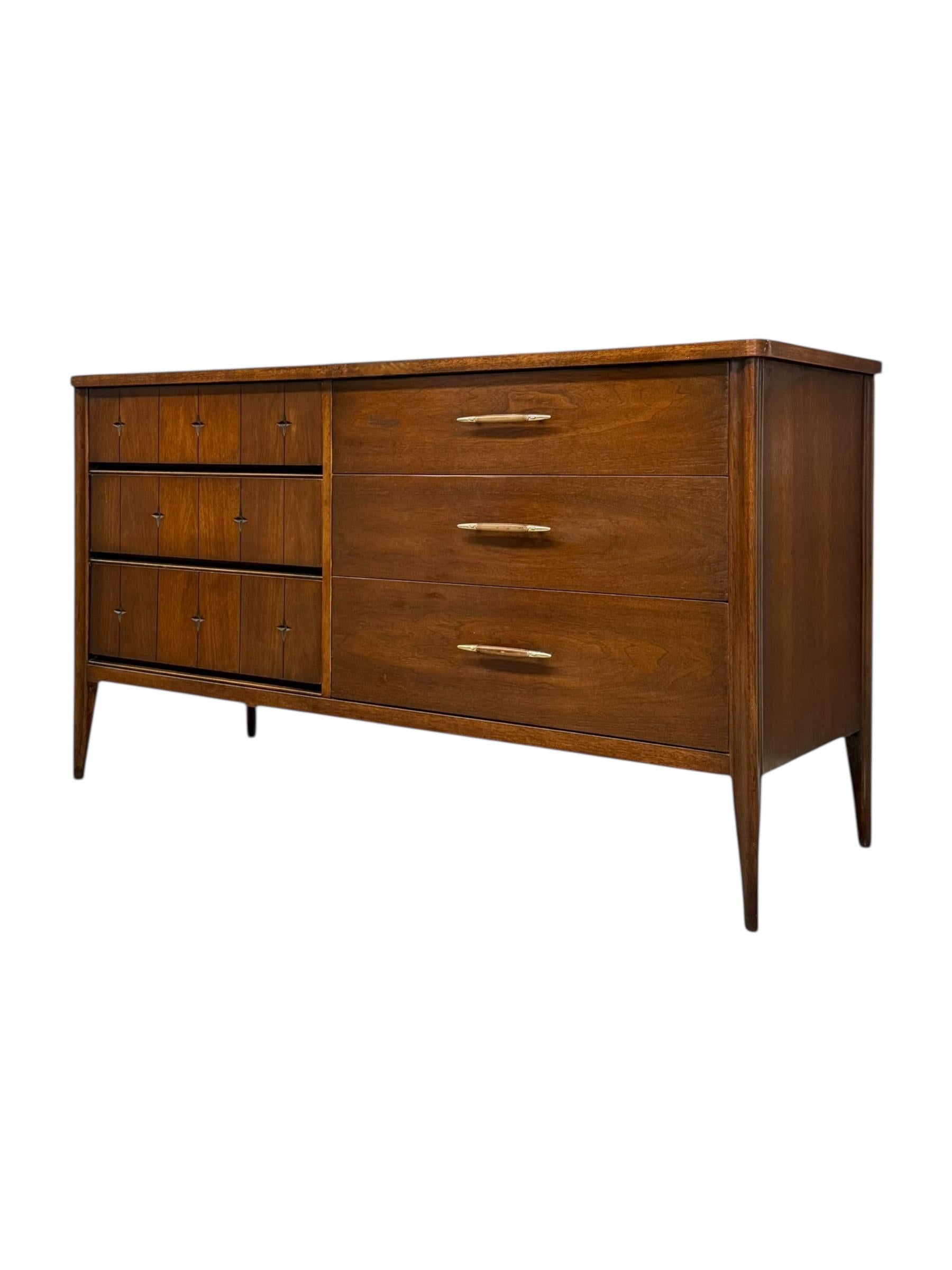 Vintage-Kommoden-Set aus massivem Nussbaumholz mit Schwalbenschwanz von Broyhill, Mid-Century Modern (Walnuss) im Angebot