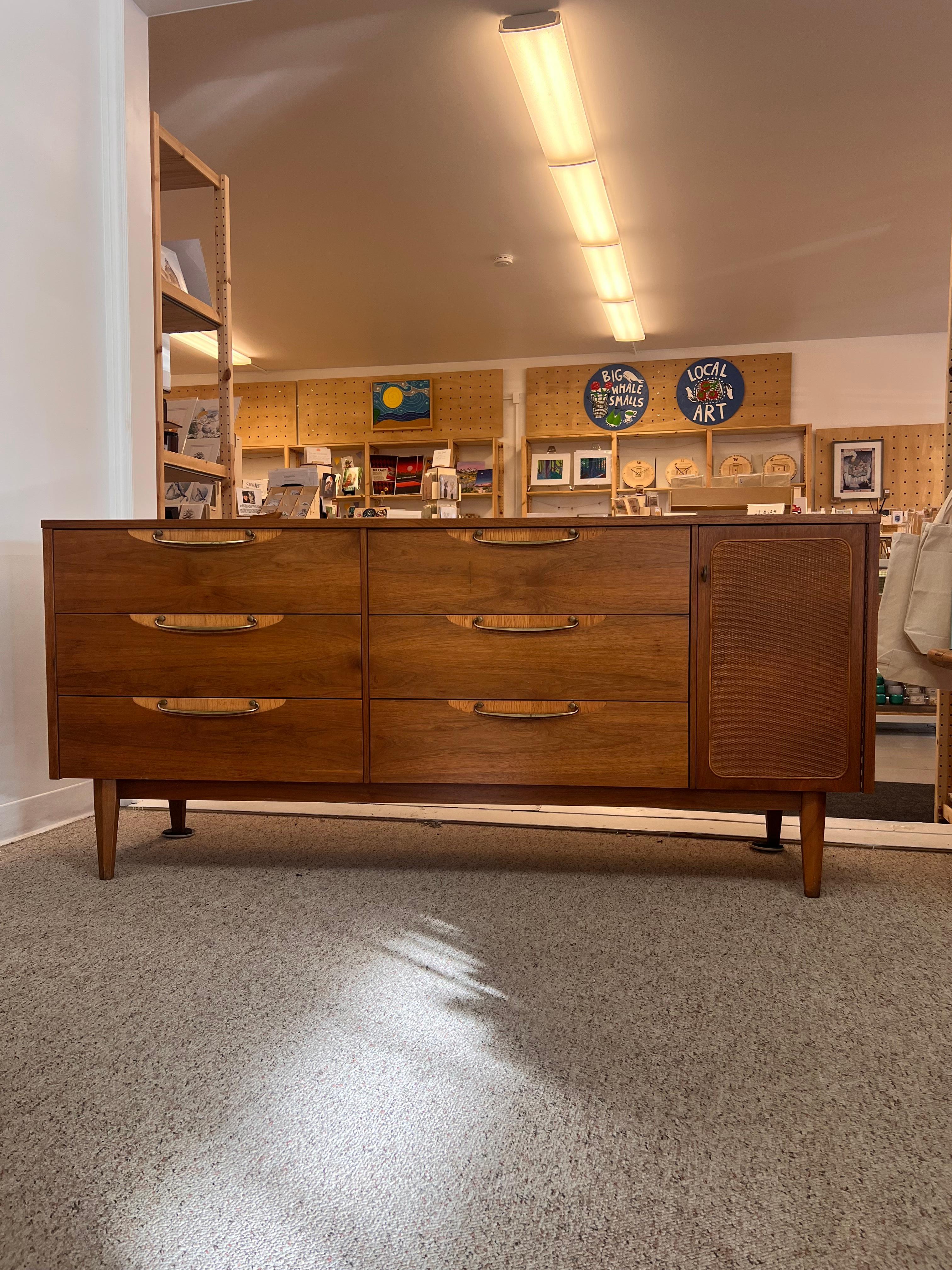 Vintage-Kommode aus massivem Nussbaumholz mit sechs Schubladen von Lane, Mid-Century Modern im Angebot 3