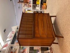 Vintage Mid Century Modern Solid Walnut Five Drawer Dresser With Solid Wood