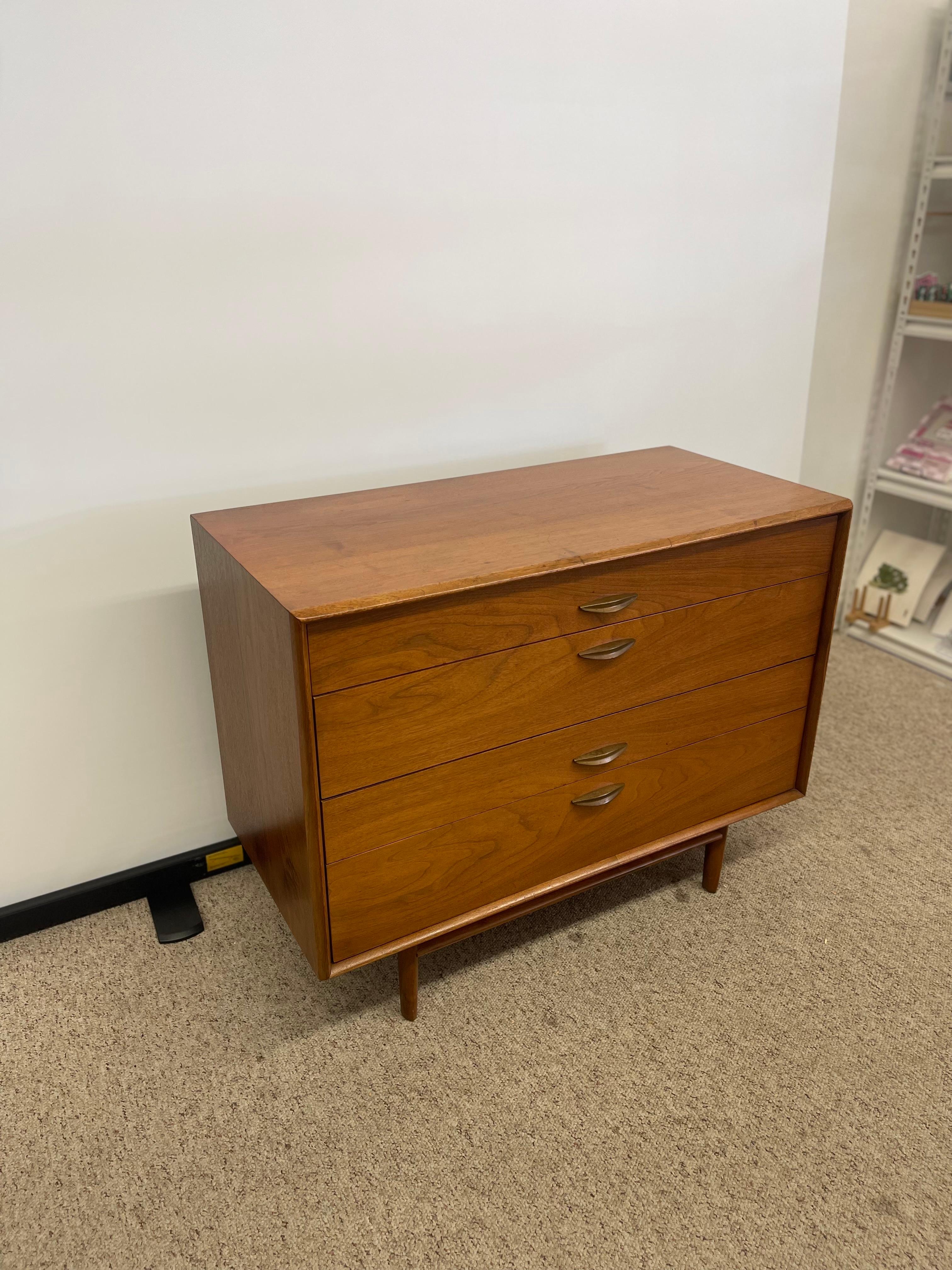Vintage Mid Century Modern Massivholz Kommode von Drexel Parallel, 1960er Jahre (Moderne der Mitte des Jahrhunderts) im Angebot
