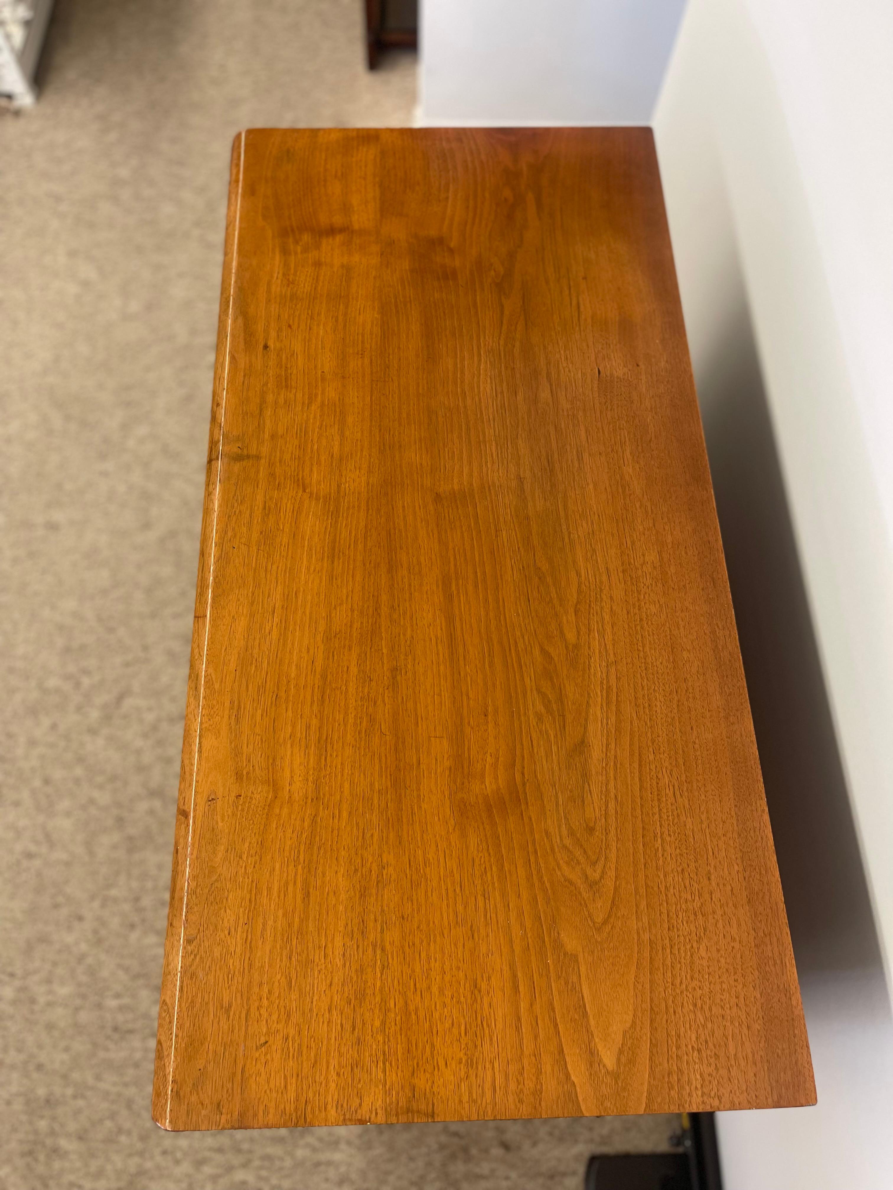 Vintage Mid Century Modern Massivholz Kommode von Drexel Parallel, 1960er Jahre (Holz) im Angebot
