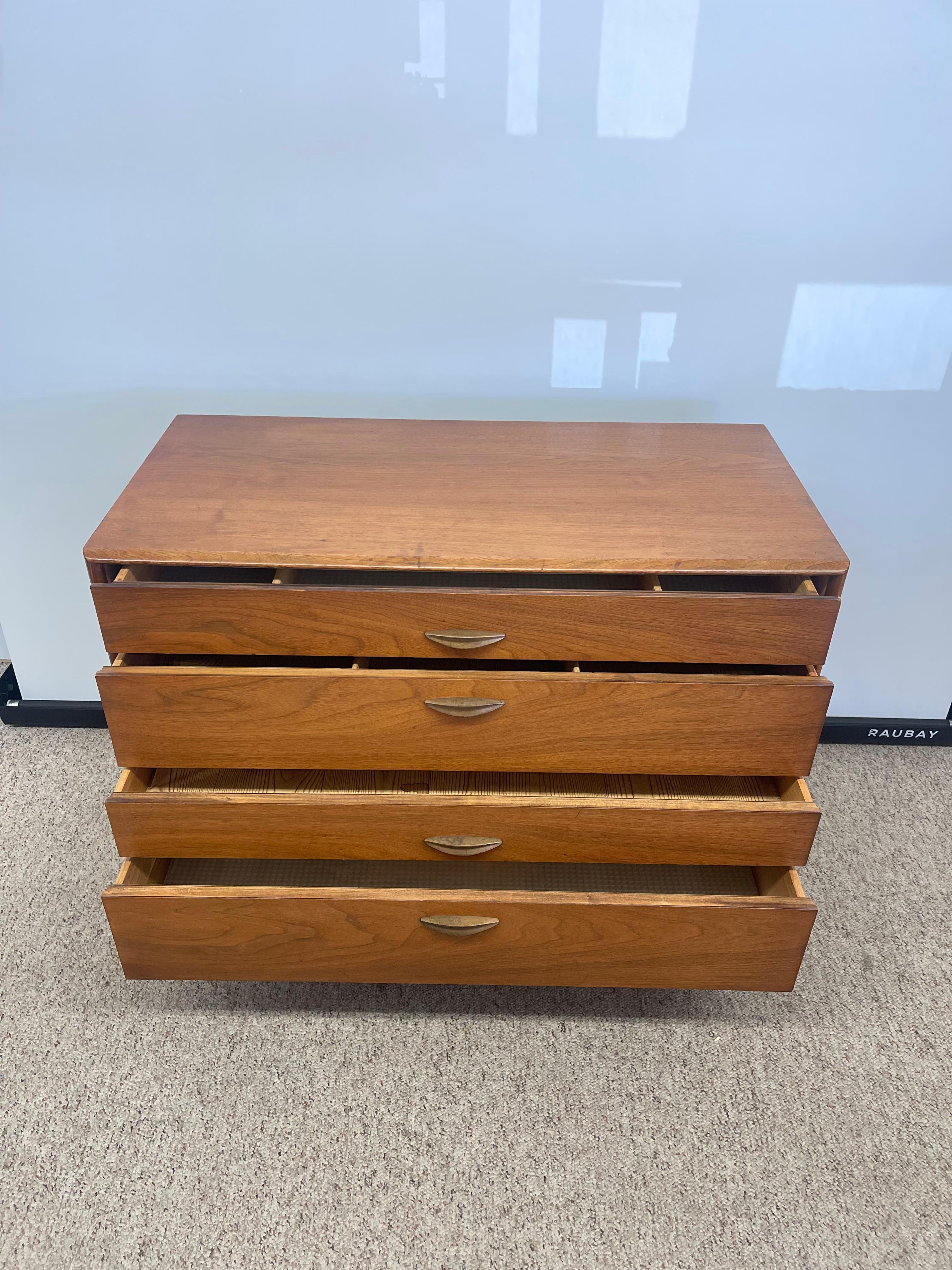 Vintage Mid Century Modern Massivholz Kommode von Drexel Parallel, 1960er Jahre im Angebot 1