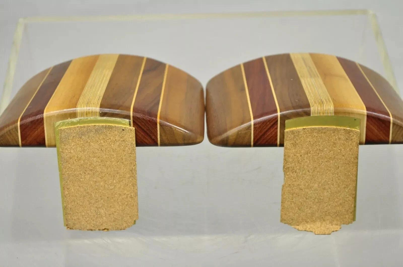 Fermalibri modernisti curvi e intarsiati in legno massiccio del Mid Century Modern - una coppia in vendita 4