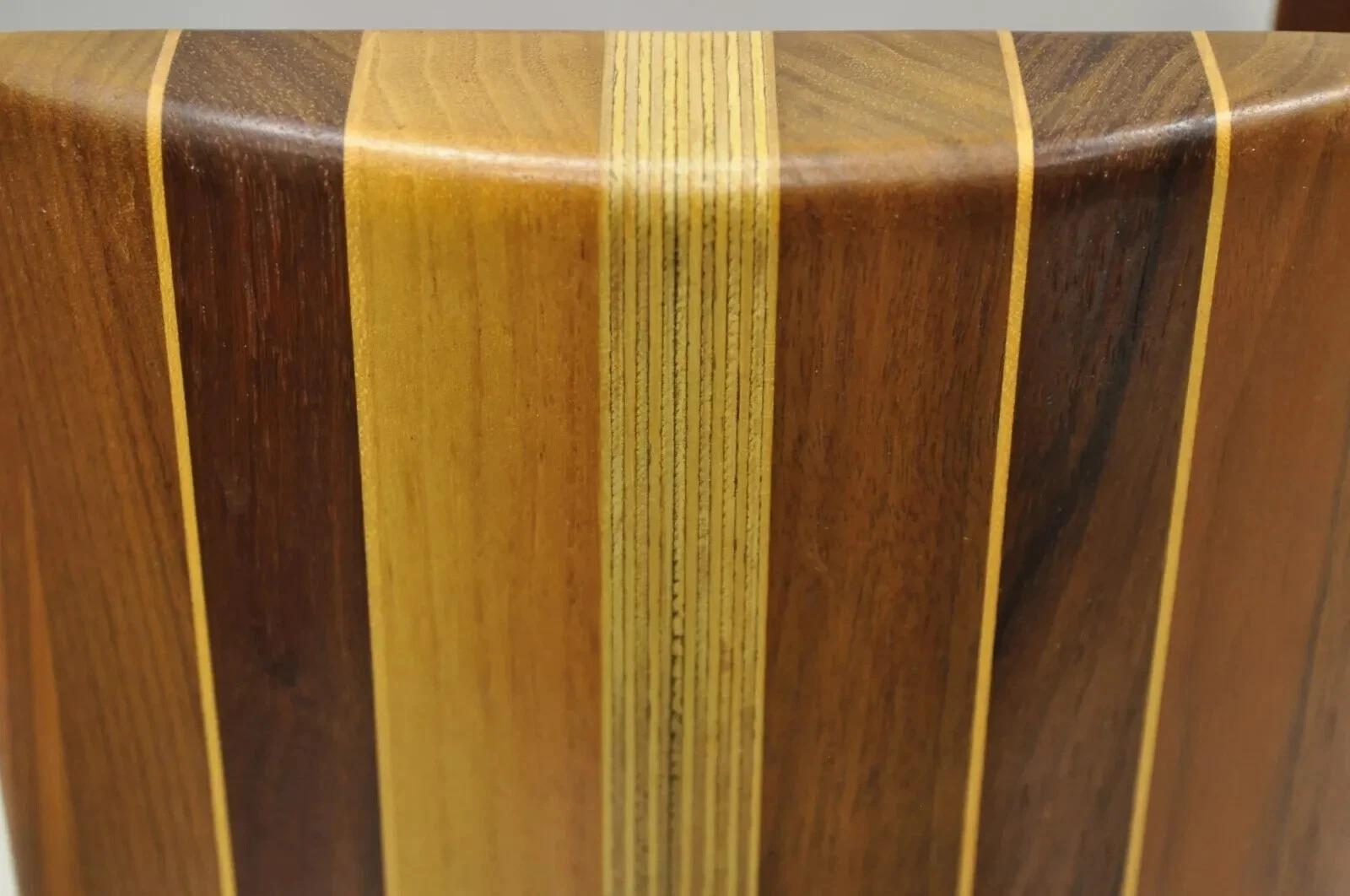 Sconosciuto Fermalibri modernisti curvi e intarsiati in legno massiccio del Mid Century Modern - una coppia in vendita