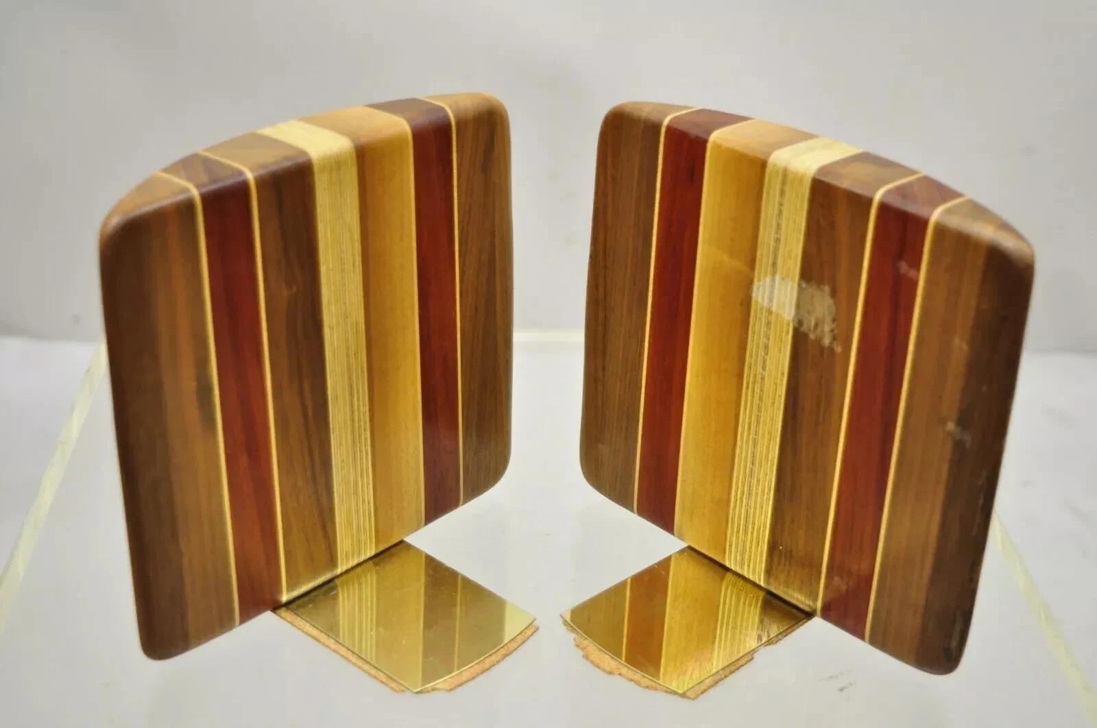XX secolo Fermalibri modernisti curvi e intarsiati in legno massiccio del Mid Century Modern - una coppia in vendita