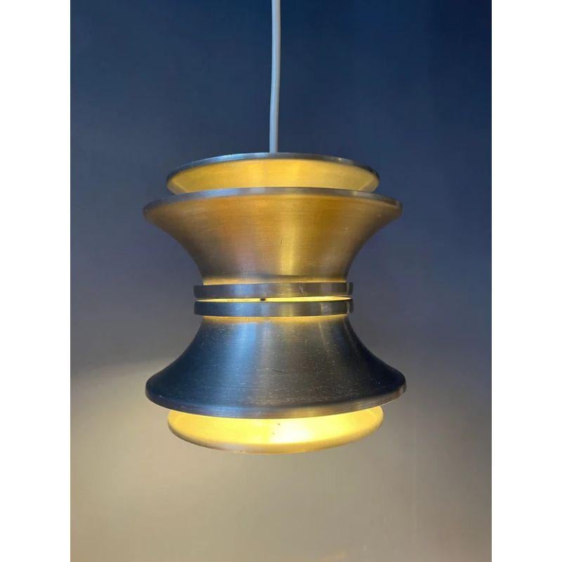 Space age Lakro Amstelveen cascade light with three Trava-style shades. This Lakro lamp reminds a bit of Carl Thore, with its three aluminium shade with orange lacquer on the inside. The lamp requires three small E27 (standard)