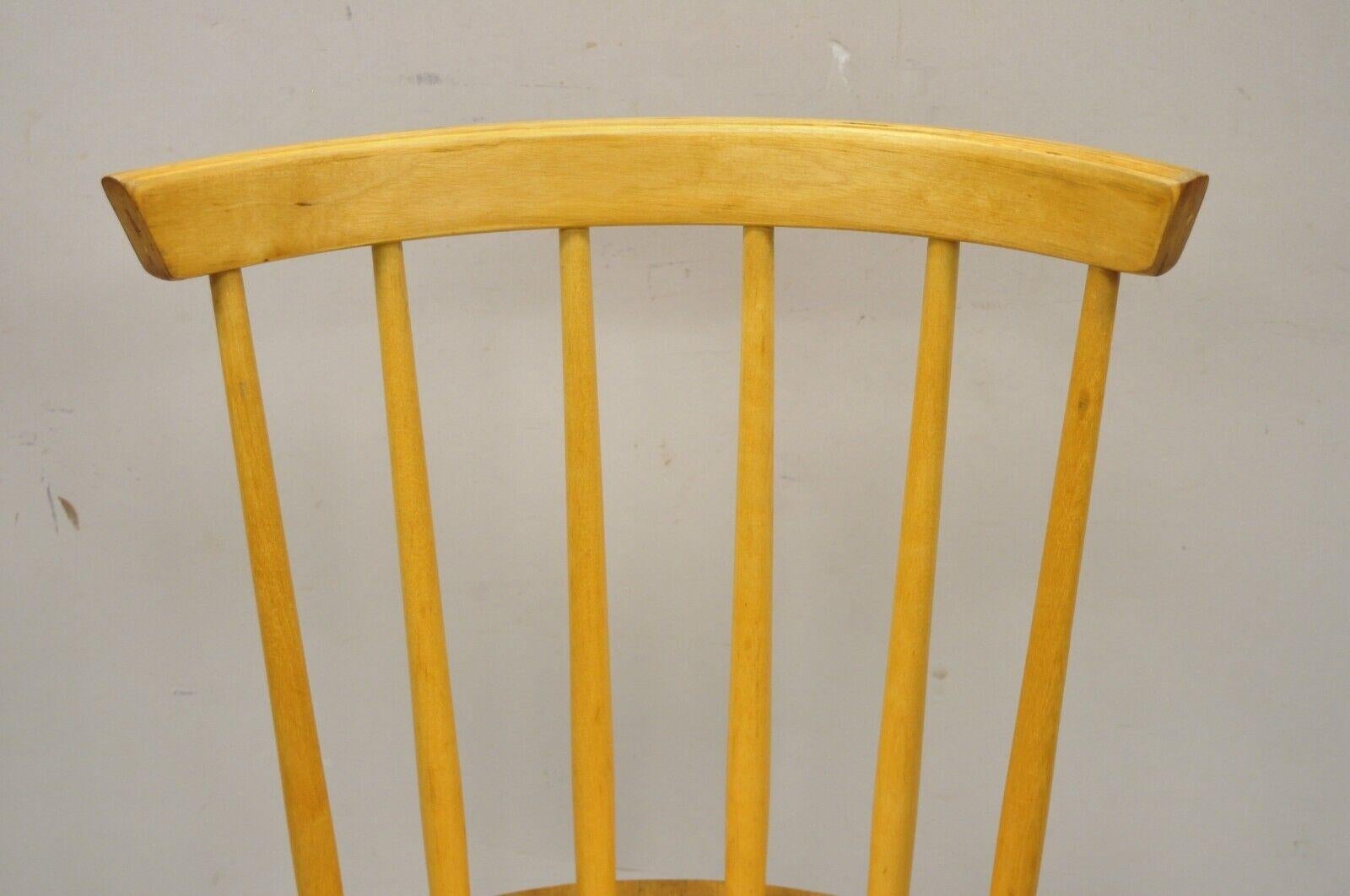 Chaises d'appoint vintage en érable de bouleau à dossier fuseau, modernes du milieu du siècle dernier, Single Bon état - En vente à Philadelphia, PA
