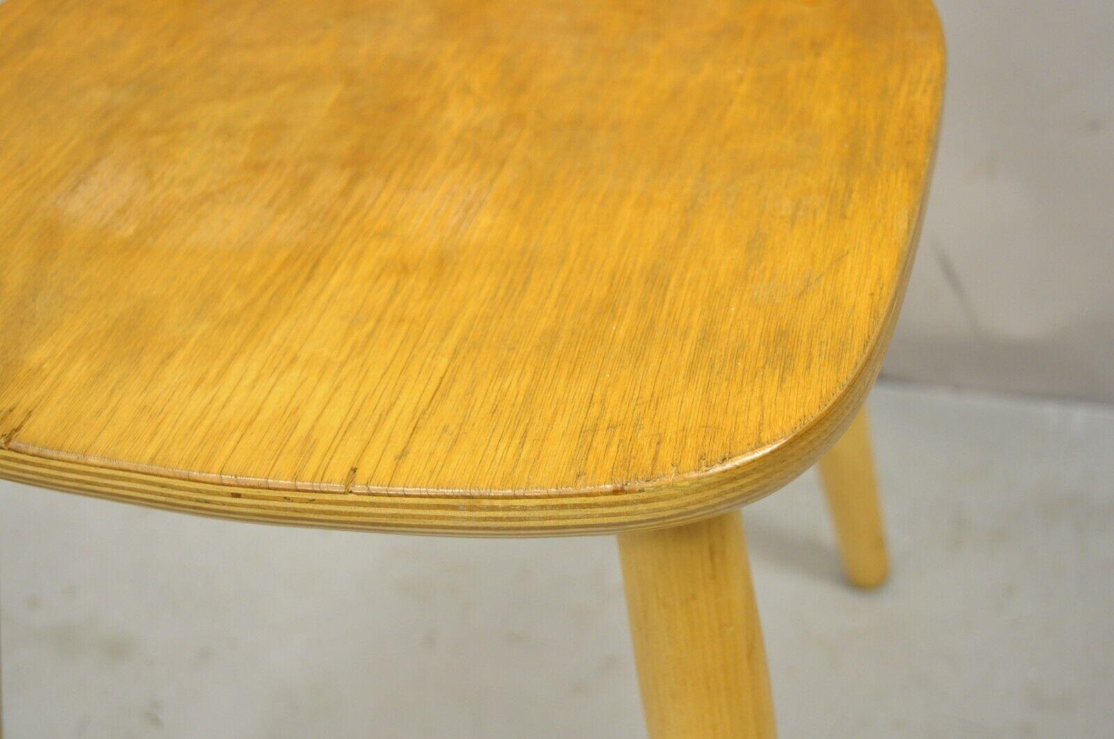 20th Century Vintage Mid-Century Modern Spindle Back Birch Maple Side Chairs 'Single' For Sale