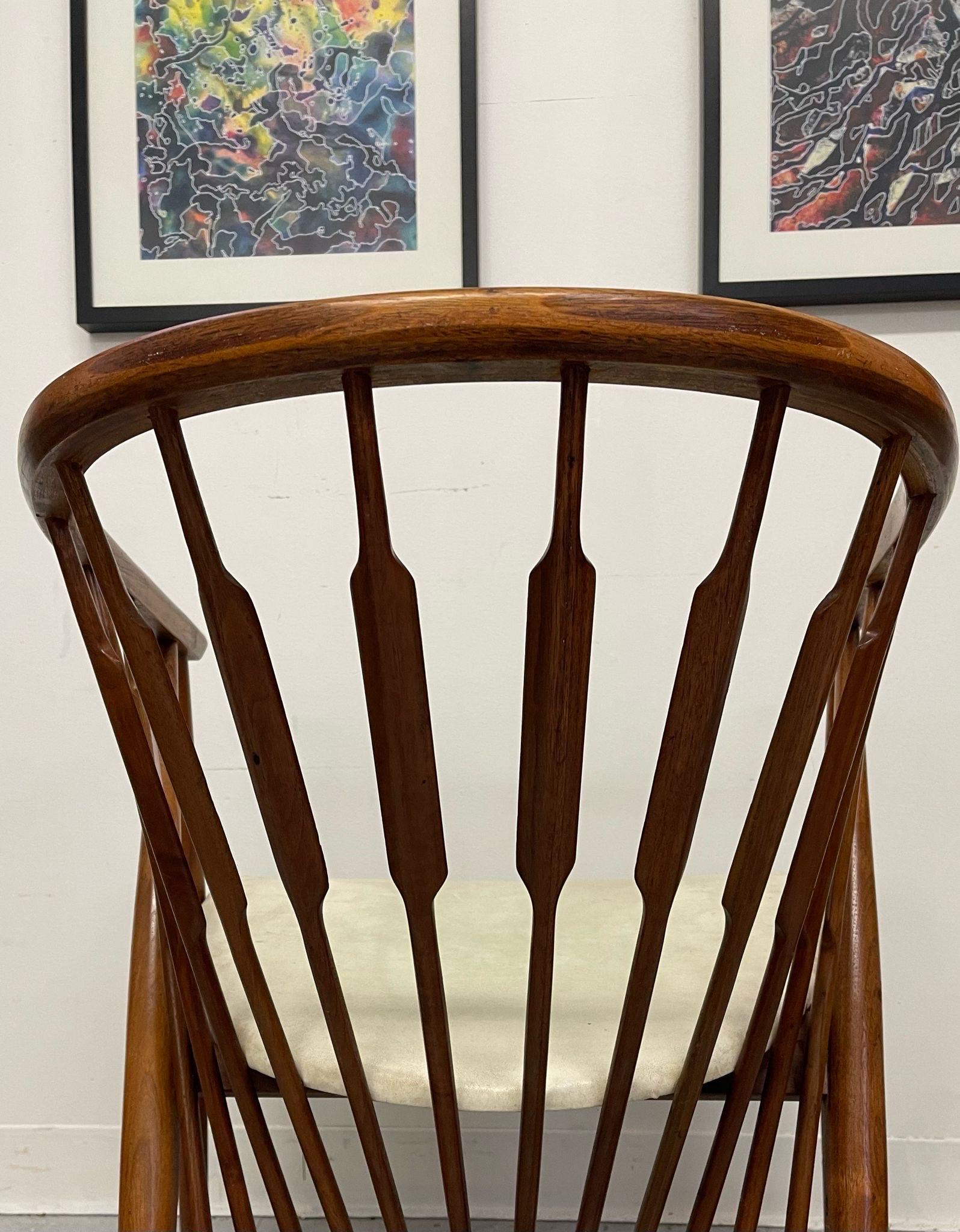 Chaise de capitaine à fuseau Drexel Vintage Mid Century Modern. en vente 1