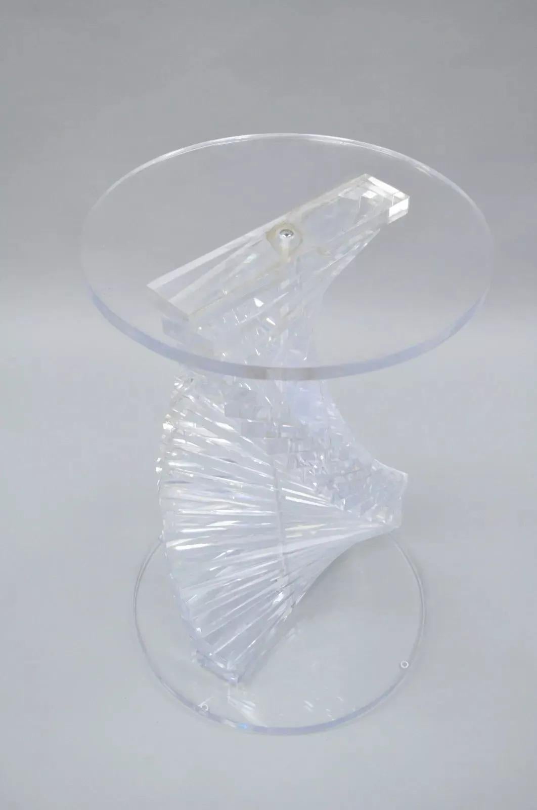 Vintage Mid Century Modern Spiral Stacked Helix Lucite Pedestal Side Table In Good Condition For Sale In Philadelphia, PA