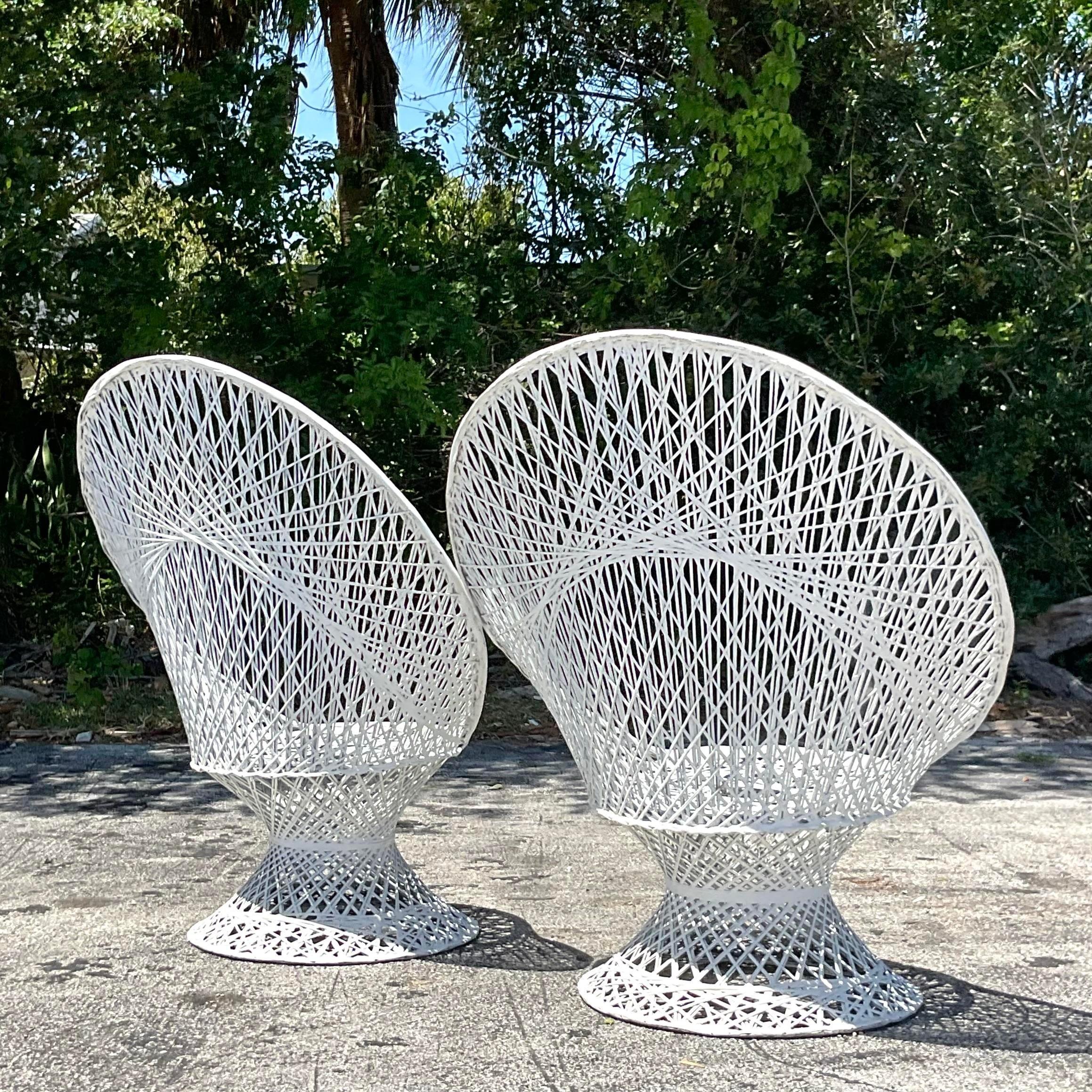 Vintage Mid-Century Modern Spun Fiberglass Peacock Chairs - Pair of 2 In Good Condition In west palm beach, FL