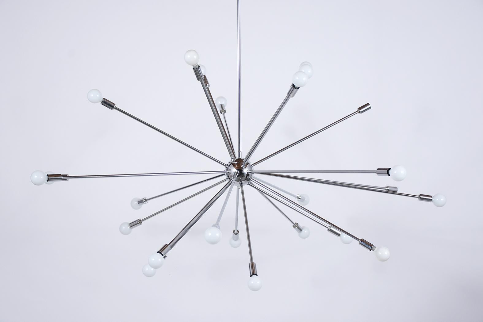 Vintage Sputnik-Kronleuchter: Moderne Beleuchtung aus der Mitte des Jahrhunderts restauriert (Stahl) im Angebot