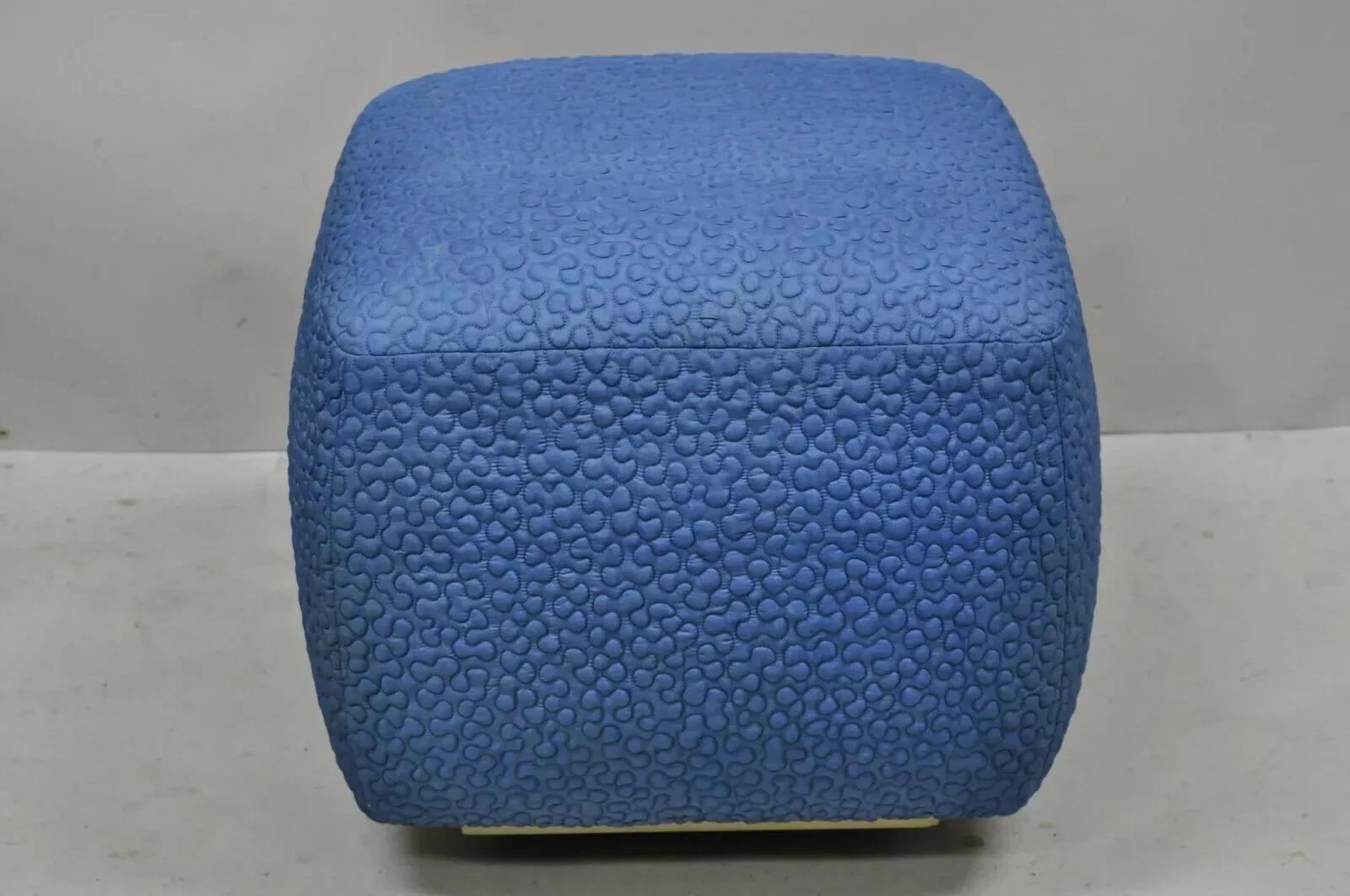Puf Otomano Cuadrado Vintage Mid Century Modern Tela Cosida Azul sobre Ruedas en venta 2