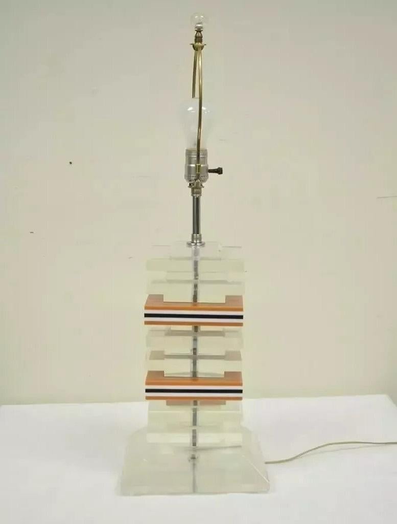 Vintage Mid Century Modern Stacked Lucite Acrylic Skyscraper Table Lamp In Good Condition For Sale In Philadelphia, PA
